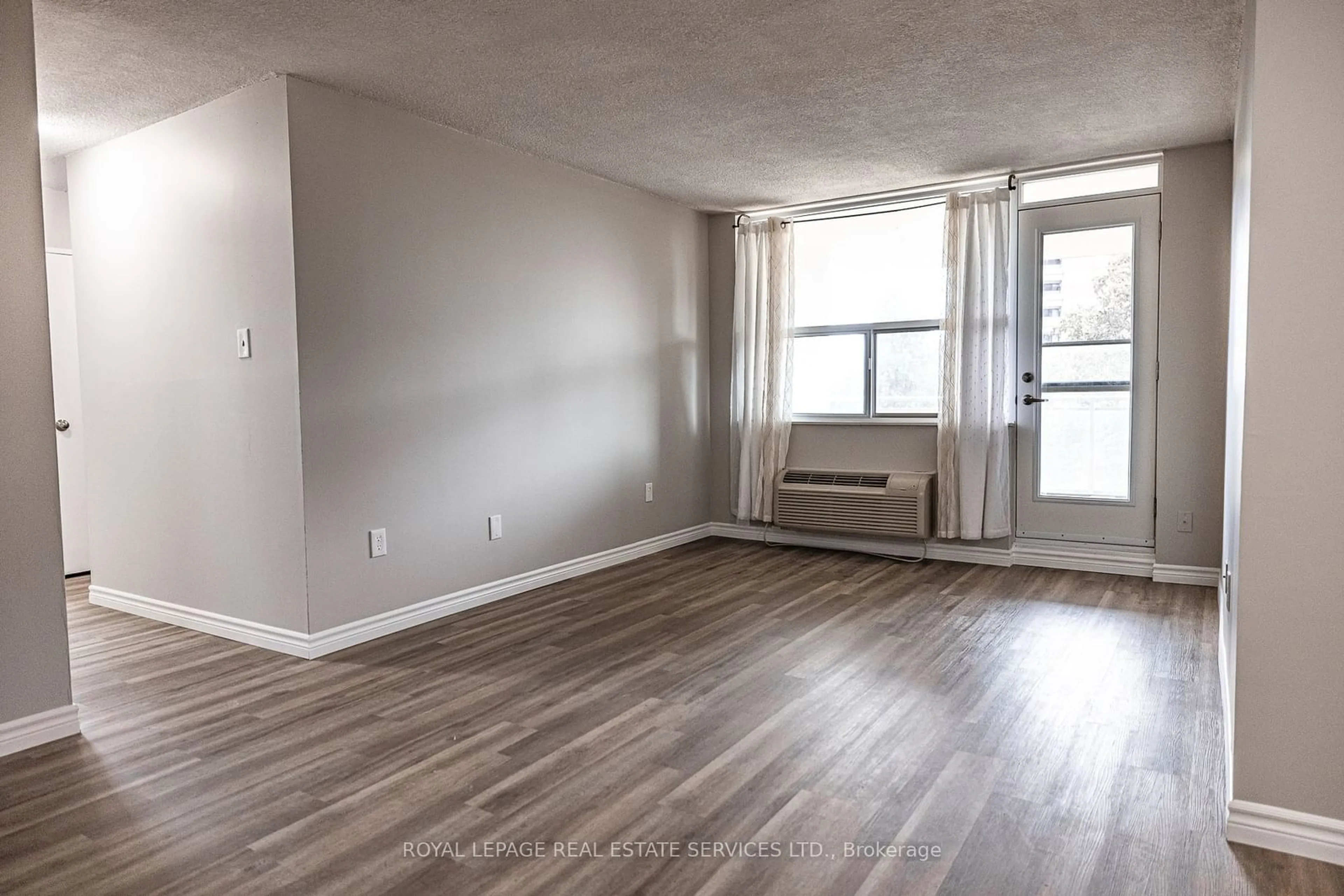 A pic of a room for 966 Inverhouse Dr ##612, Mississauga Ontario L5J 4B6