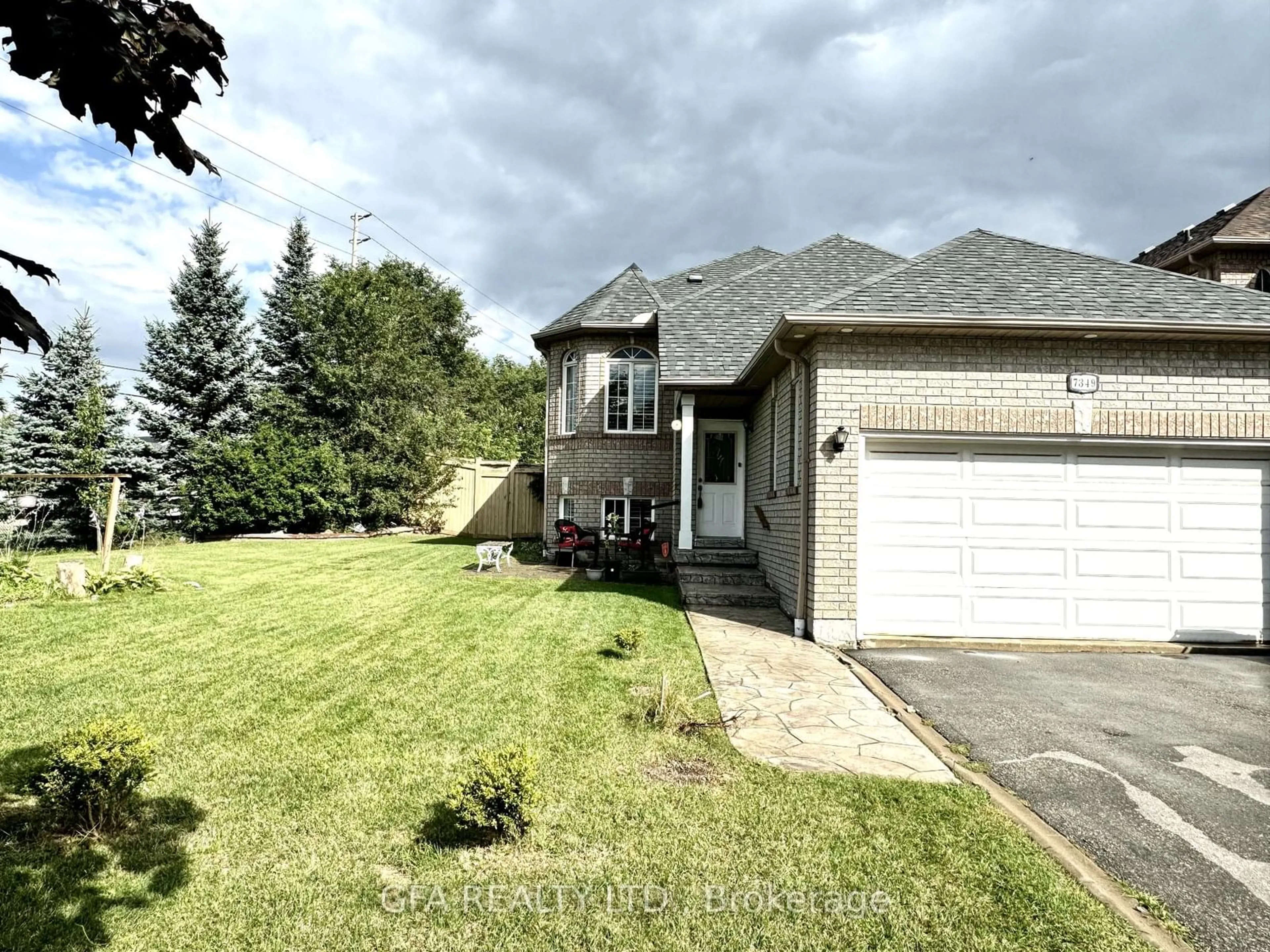 Frontside or backside of a home for 7349 Zinnia Pl, Mississauga Ontario L5W 1K6