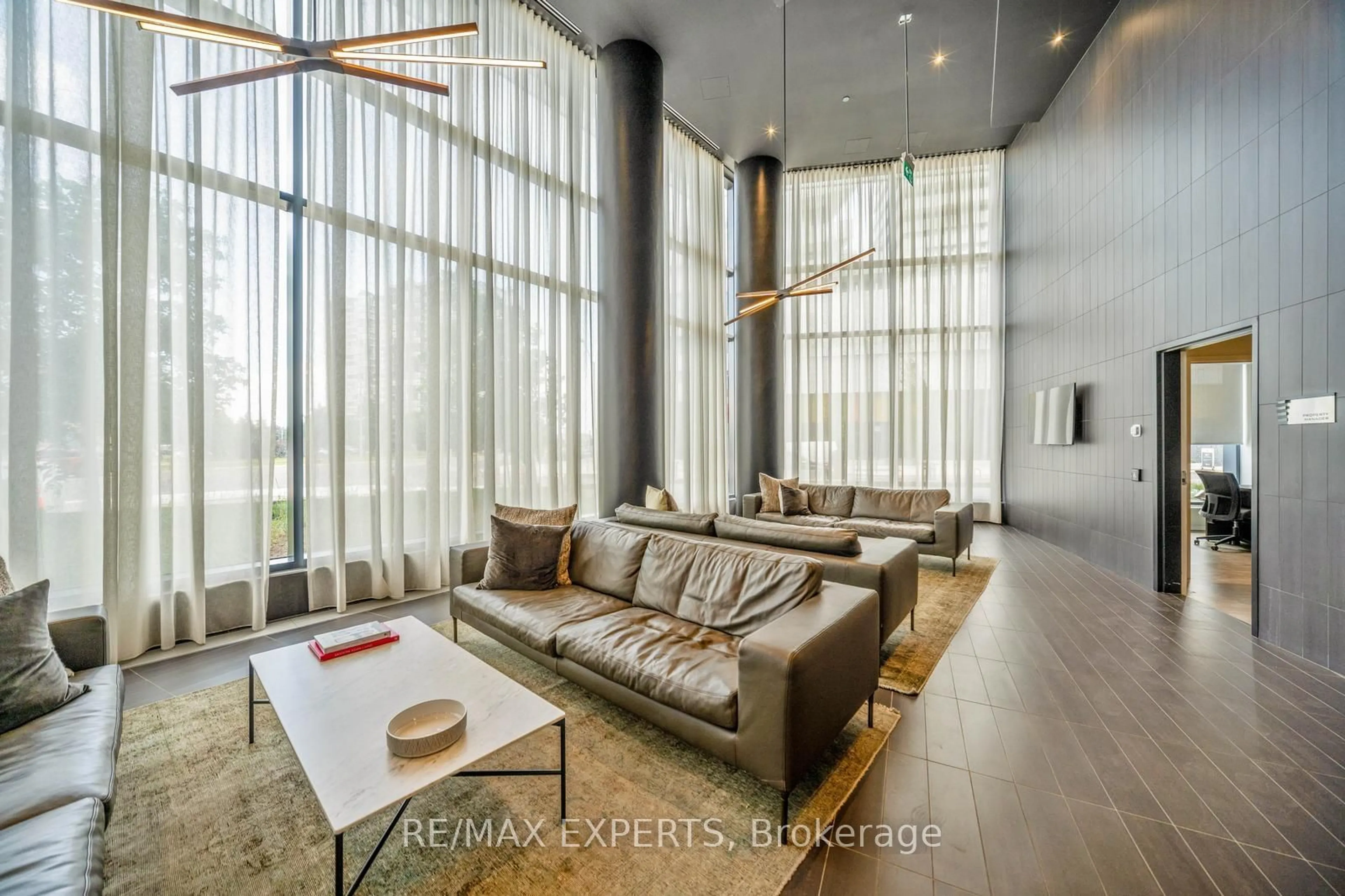 Indoor lobby for 3900 Confederation Pkwy #512, Mississauga Ontario L5B 0M3