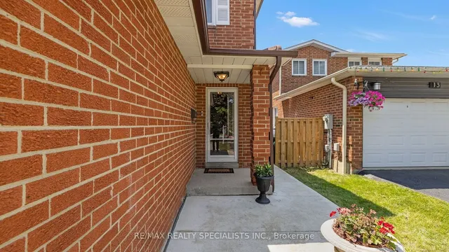 Additional property image - 11 Cavalier Crt