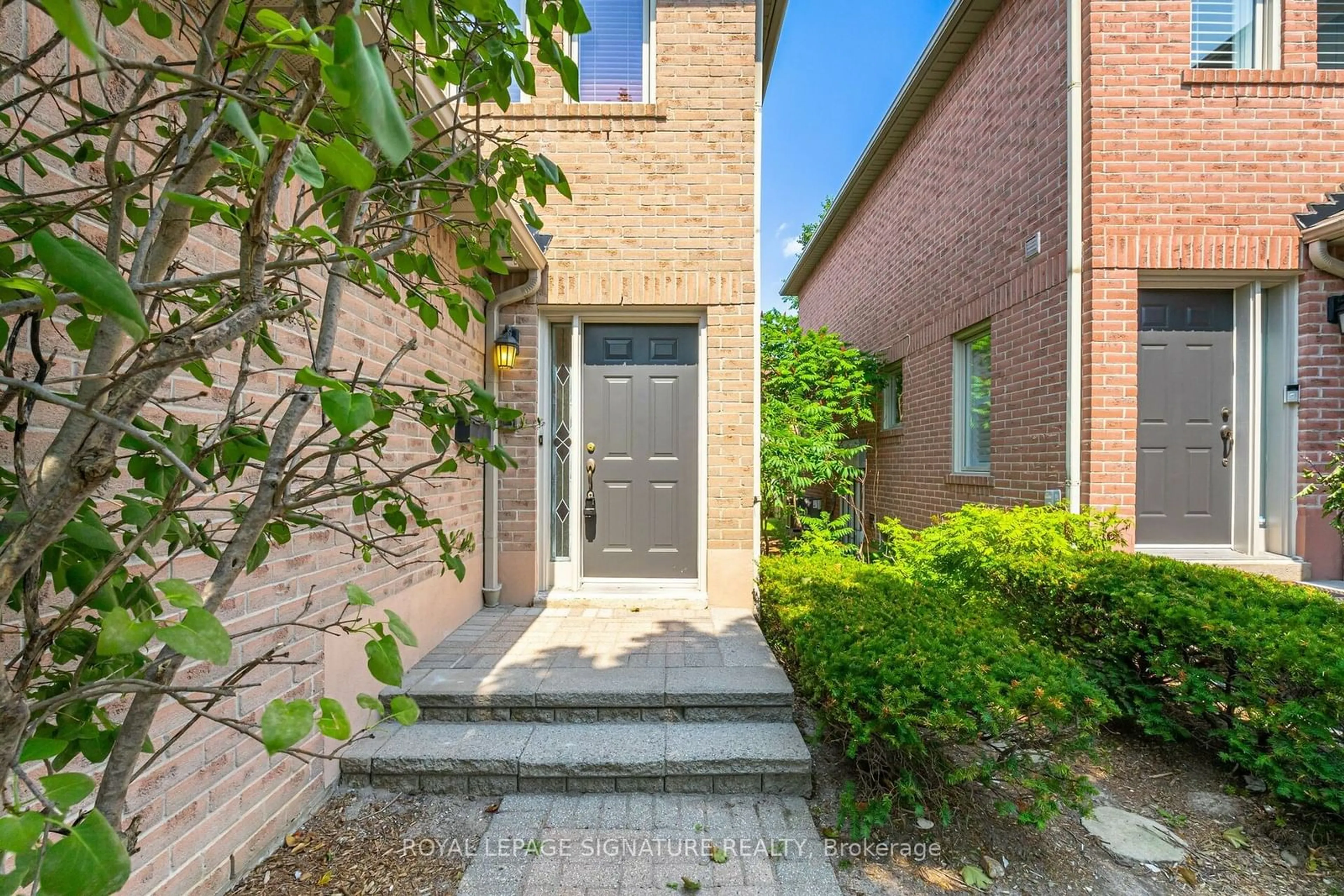 Home with brick exterior material for 5480 Glen Erin Dr #60, Mississauga Ontario L5M 5R3