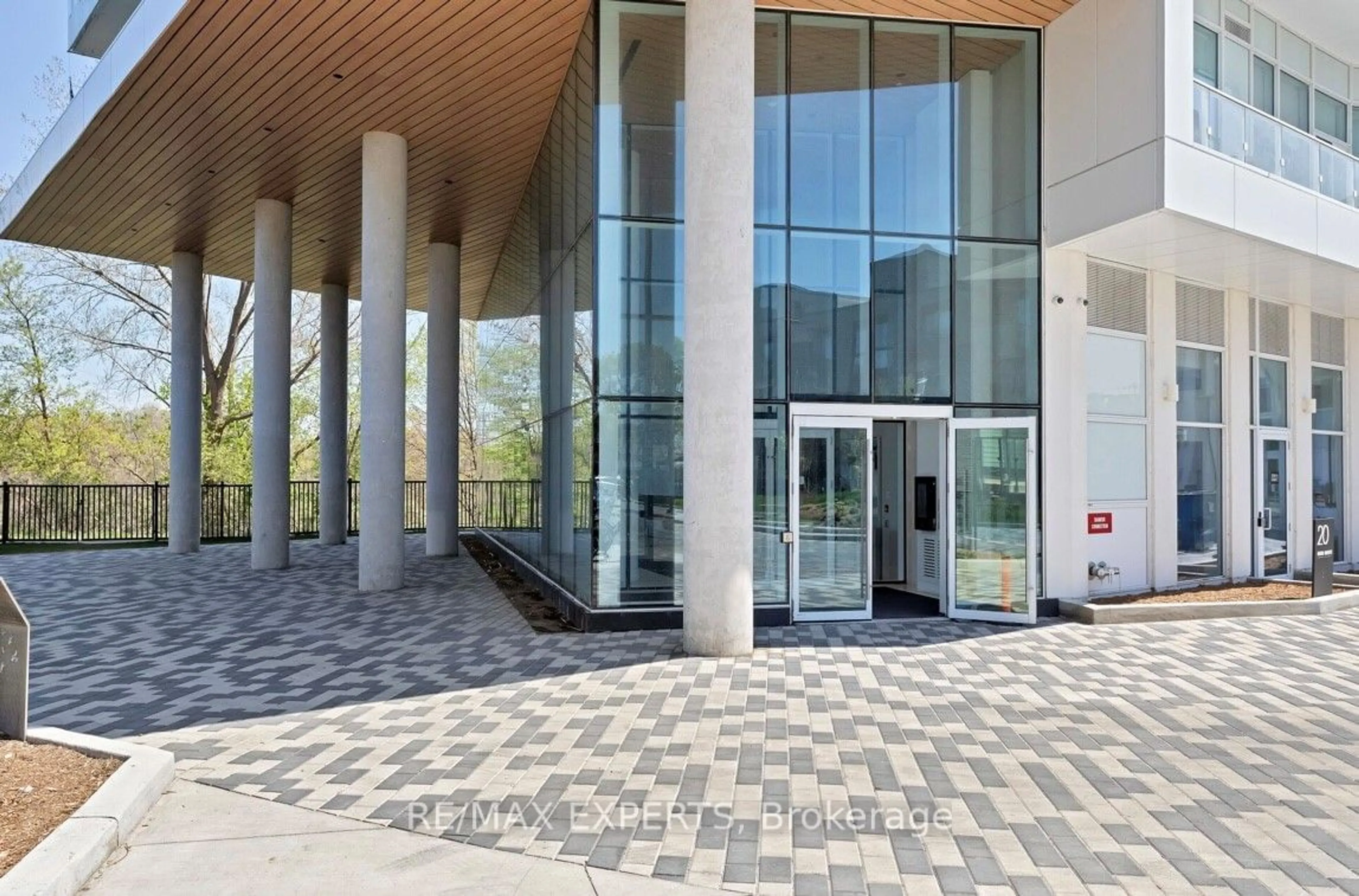 Indoor foyer for 20 Brin Dr #1907, Toronto Ontario M8X 1Y6