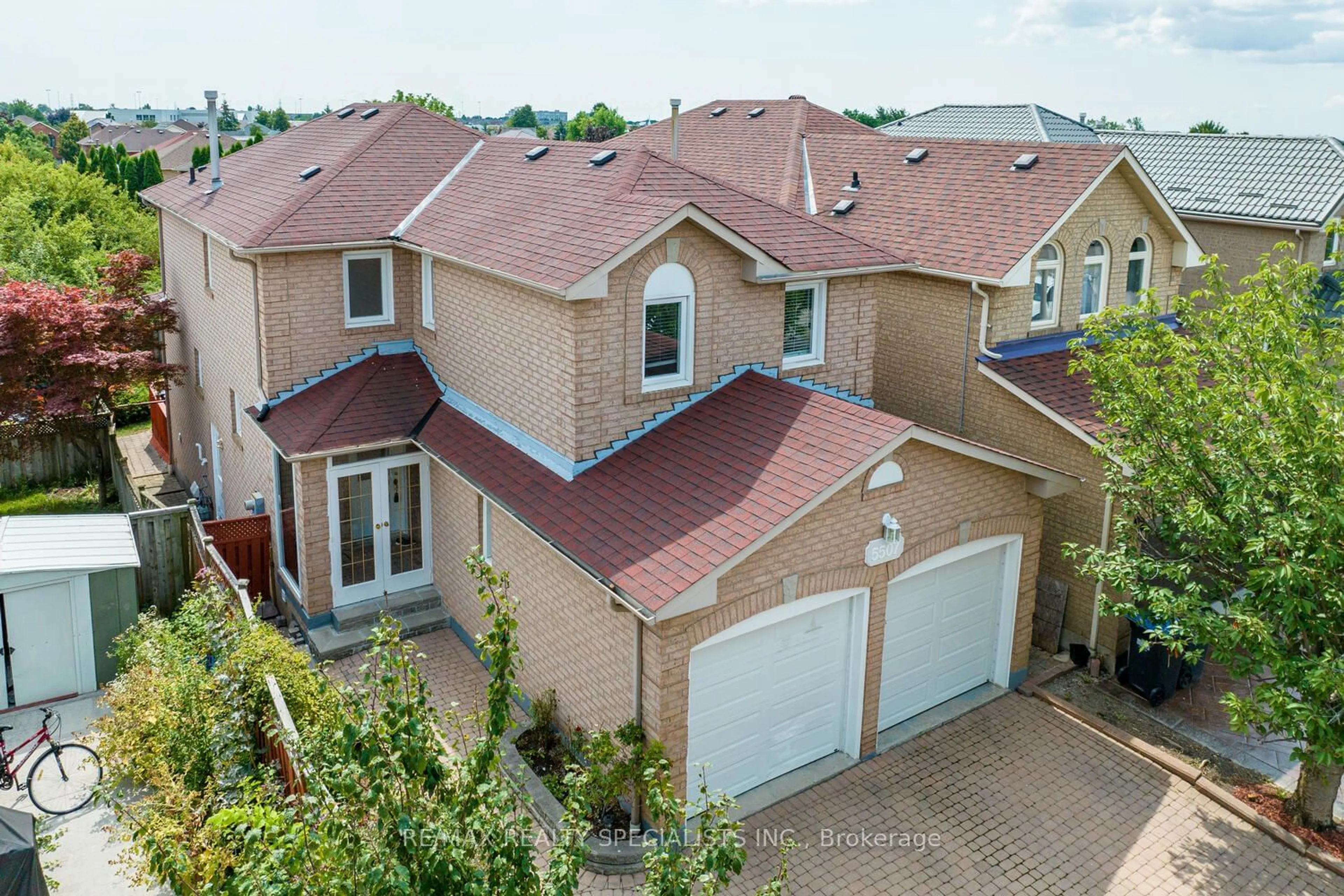 Frontside or backside of a home, the street view for 5507 Flatford Rd, Mississauga Ontario L5V 1Y5