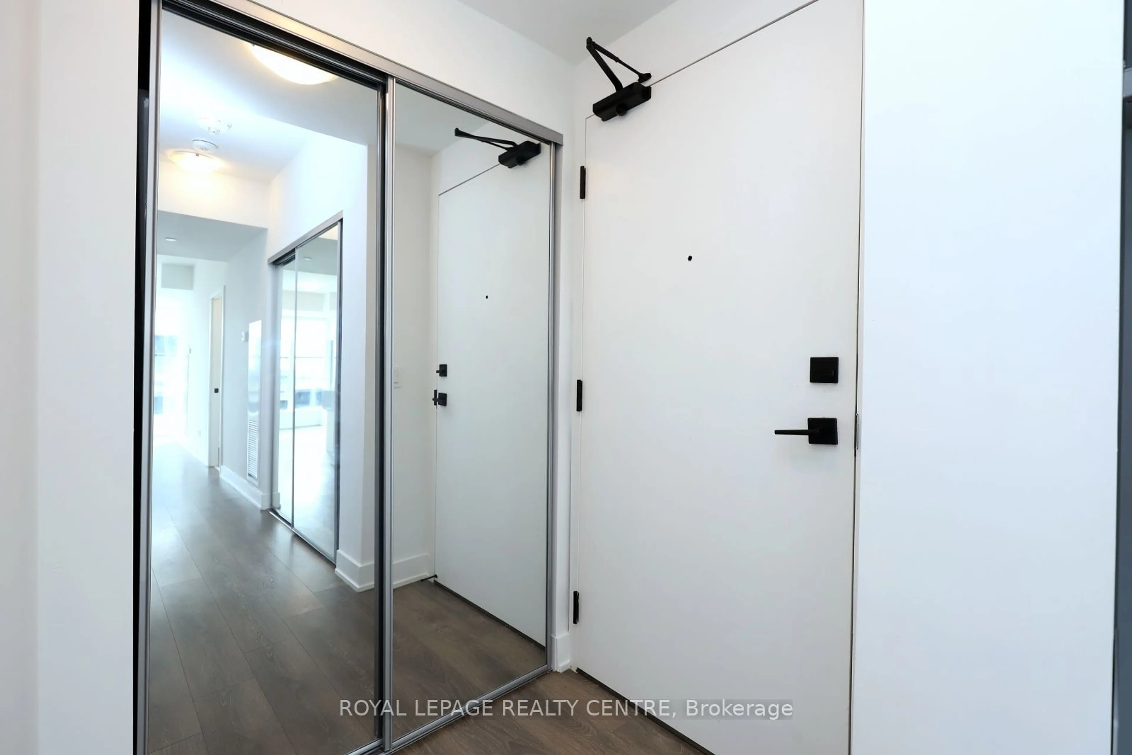 Indoor entryway for 2489 TAUNTON Rd #509, Oakville Ontario L6H 3R9