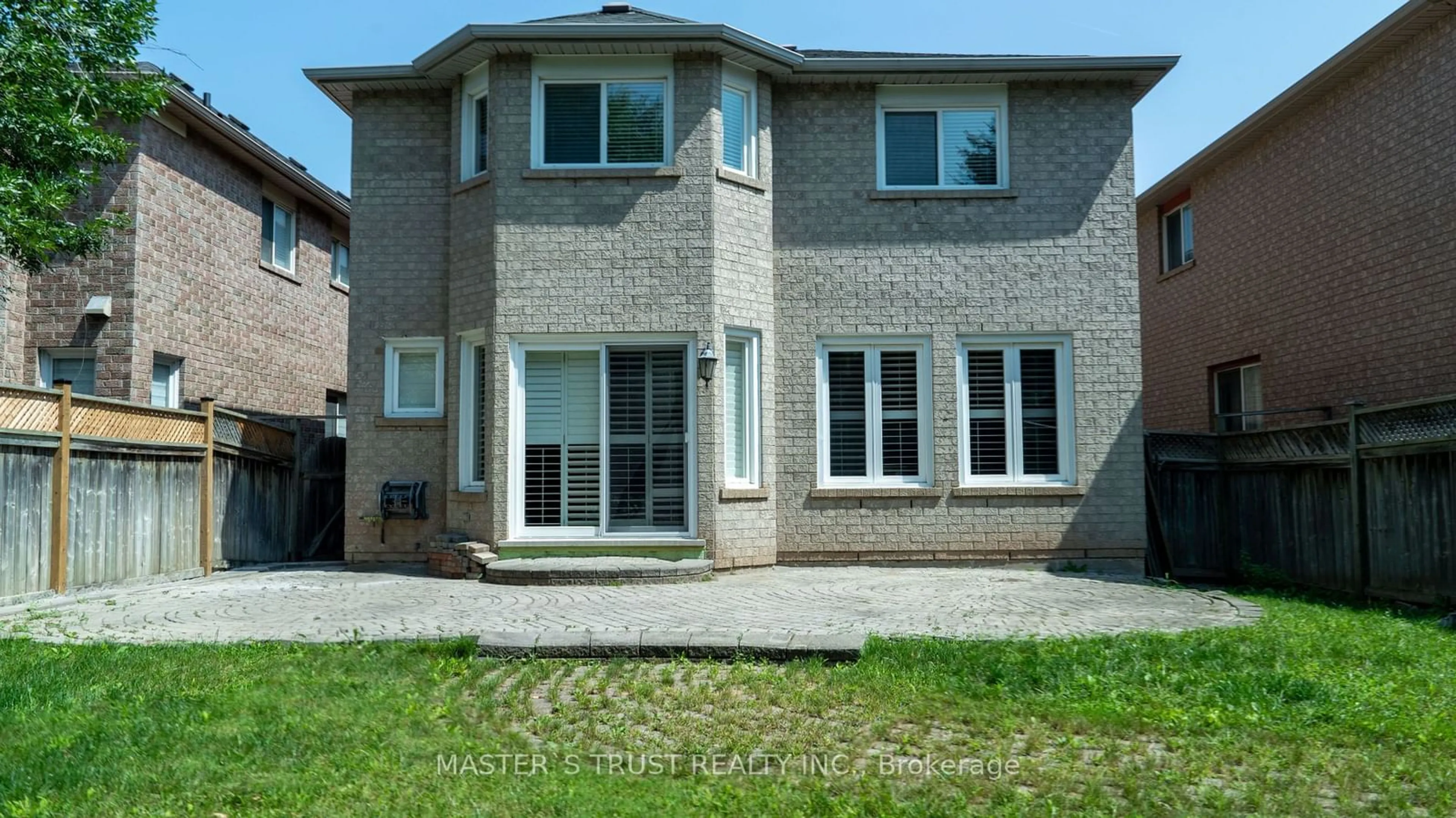 Frontside or backside of a home, cottage for 5582 Mcfarren Blvd, Mississauga Ontario L5M 5X8