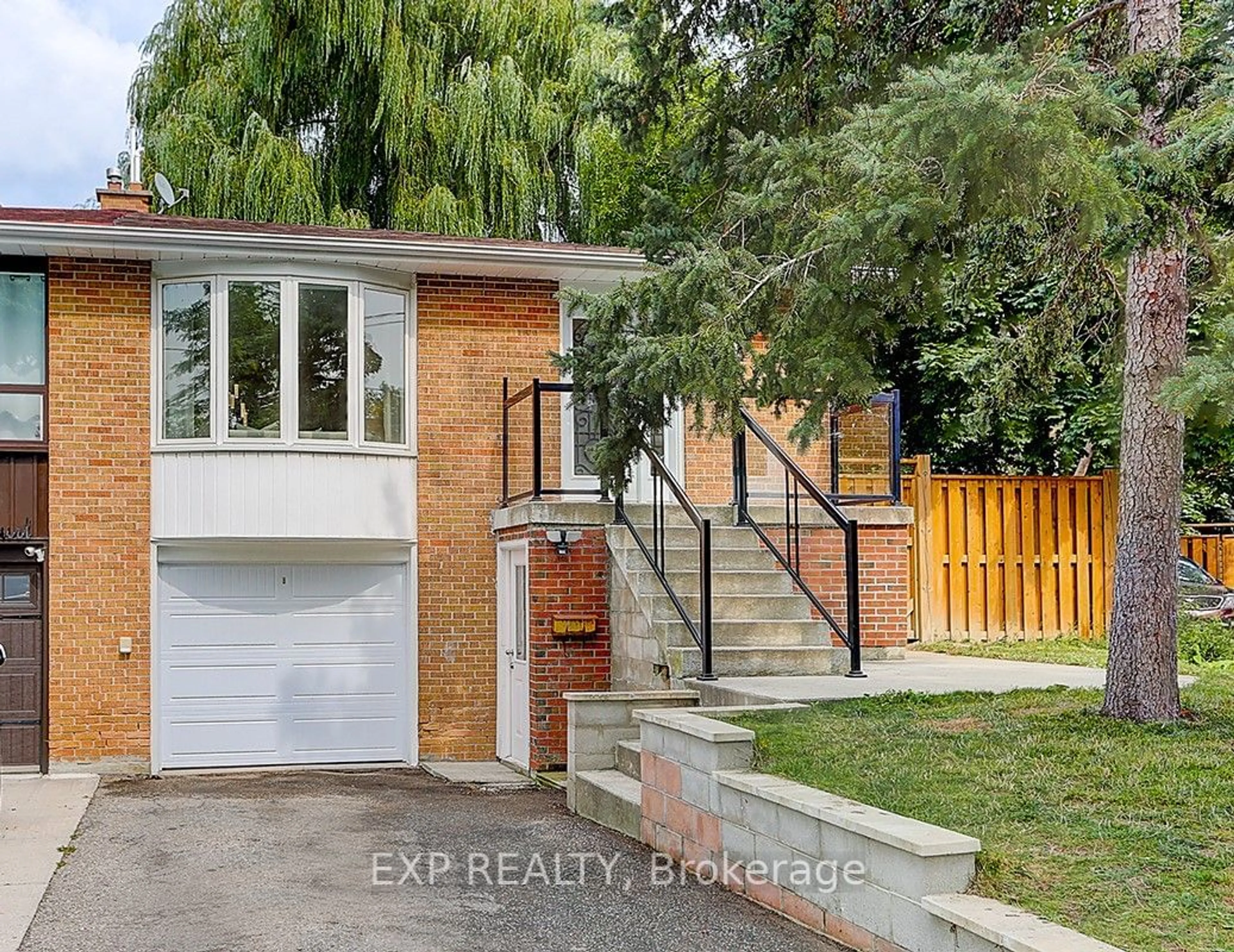 Frontside or backside of a home, the fenced backyard for 3381 Kelowna Crt, Mississauga Ontario L5C 2E5