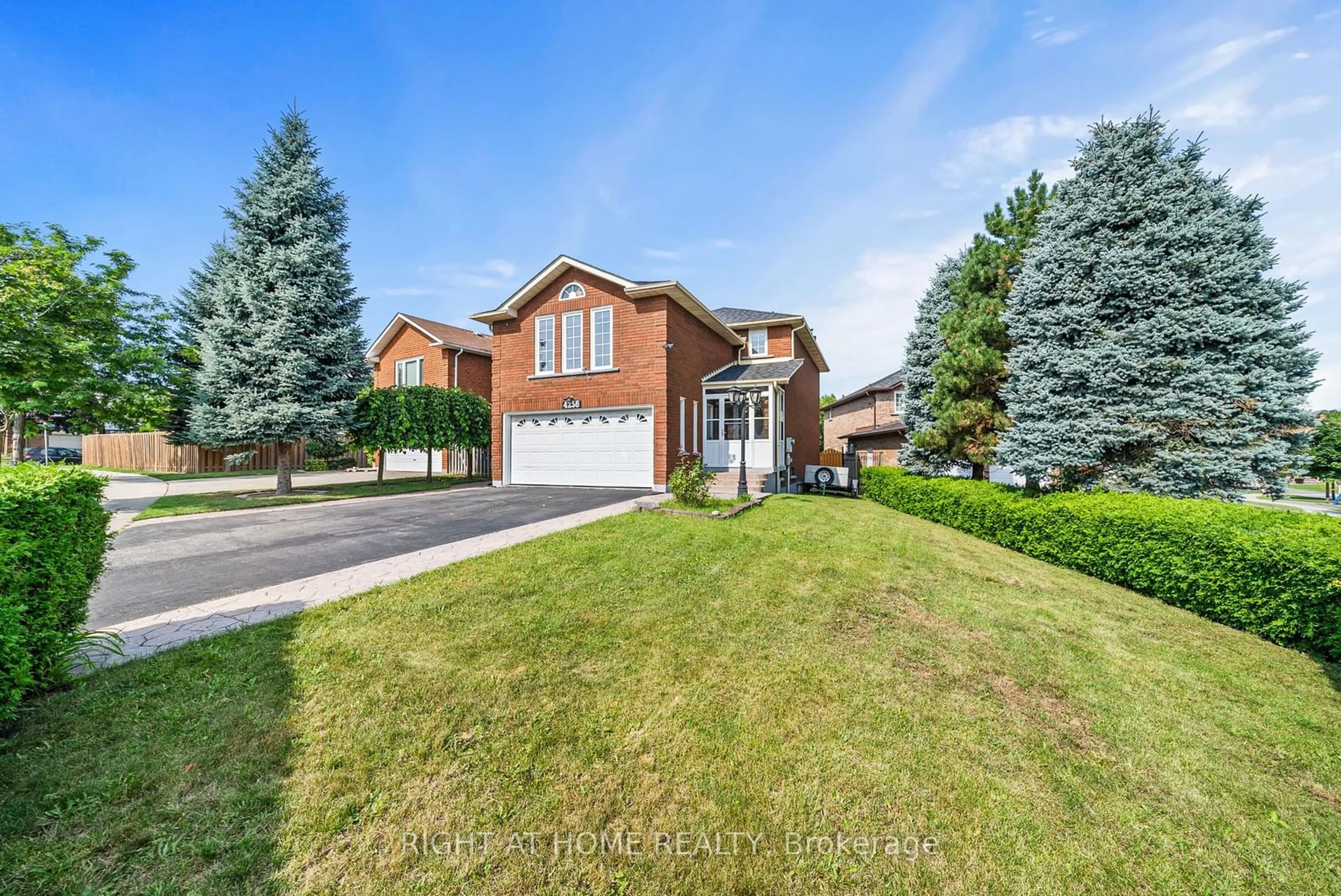 Frontside or backside of a home, the street view for 4256 Elora Dr, Mississauga Ontario L5B 3H9