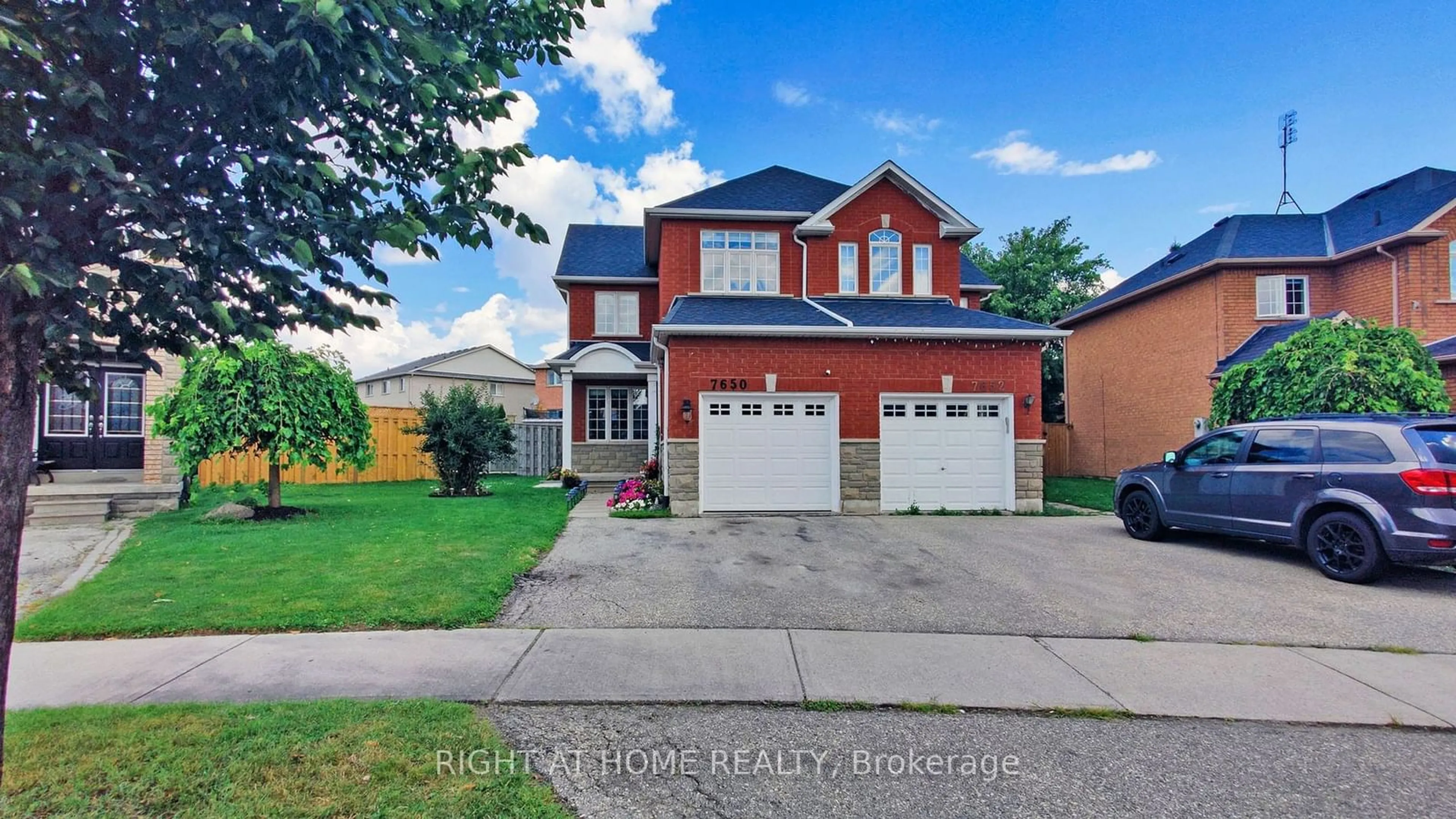 Home with brick exterior material for 7650 Black Walnut Tr, Mississauga Ontario L5N 8A7