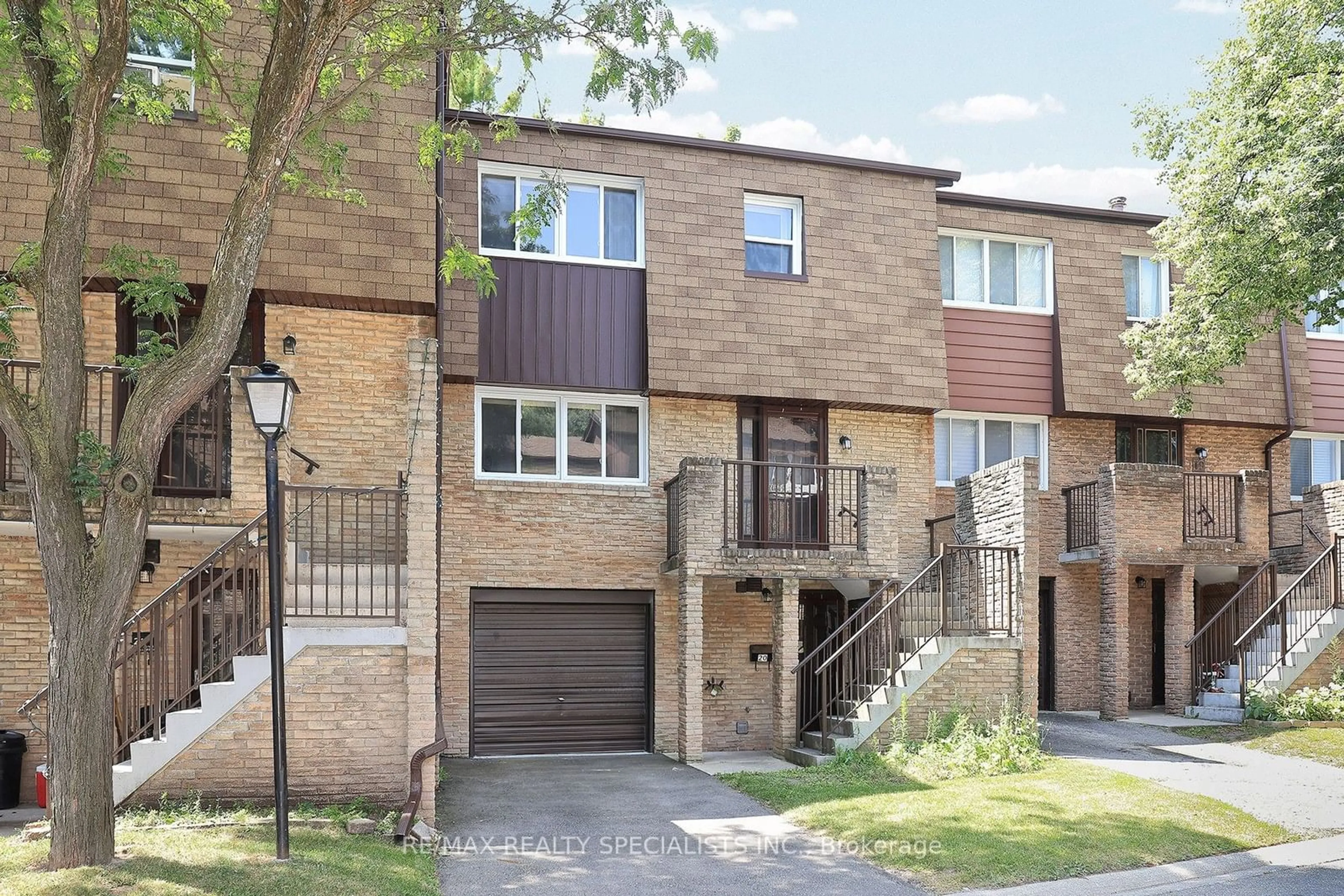 A pic from exterior of the house or condo for 7030 COPENHAGEN Rd #20, Mississauga Ontario L5N 2P3