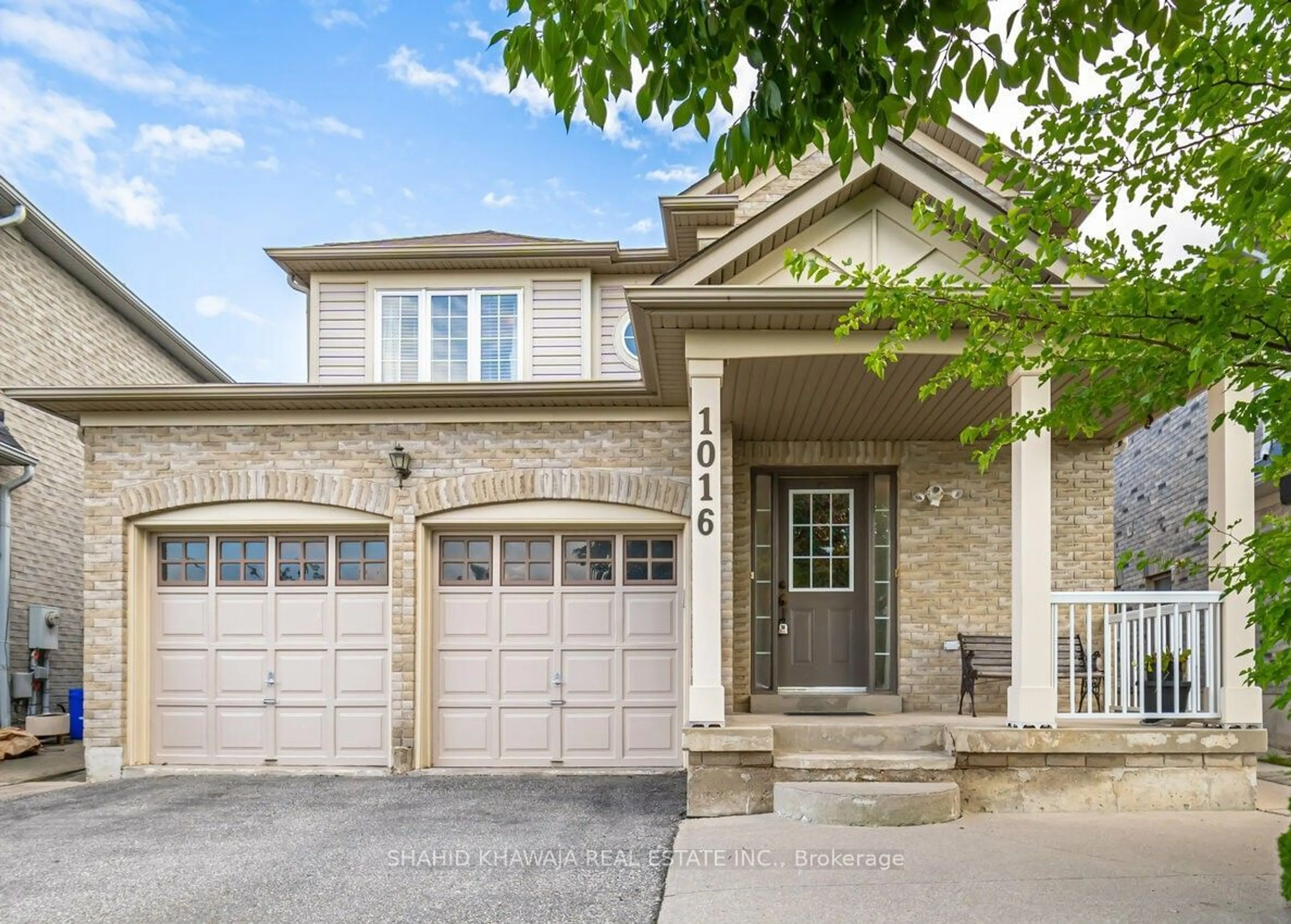 Frontside or backside of a home for 1016 Philbrook Dr, Milton Ontario L9T 0C6