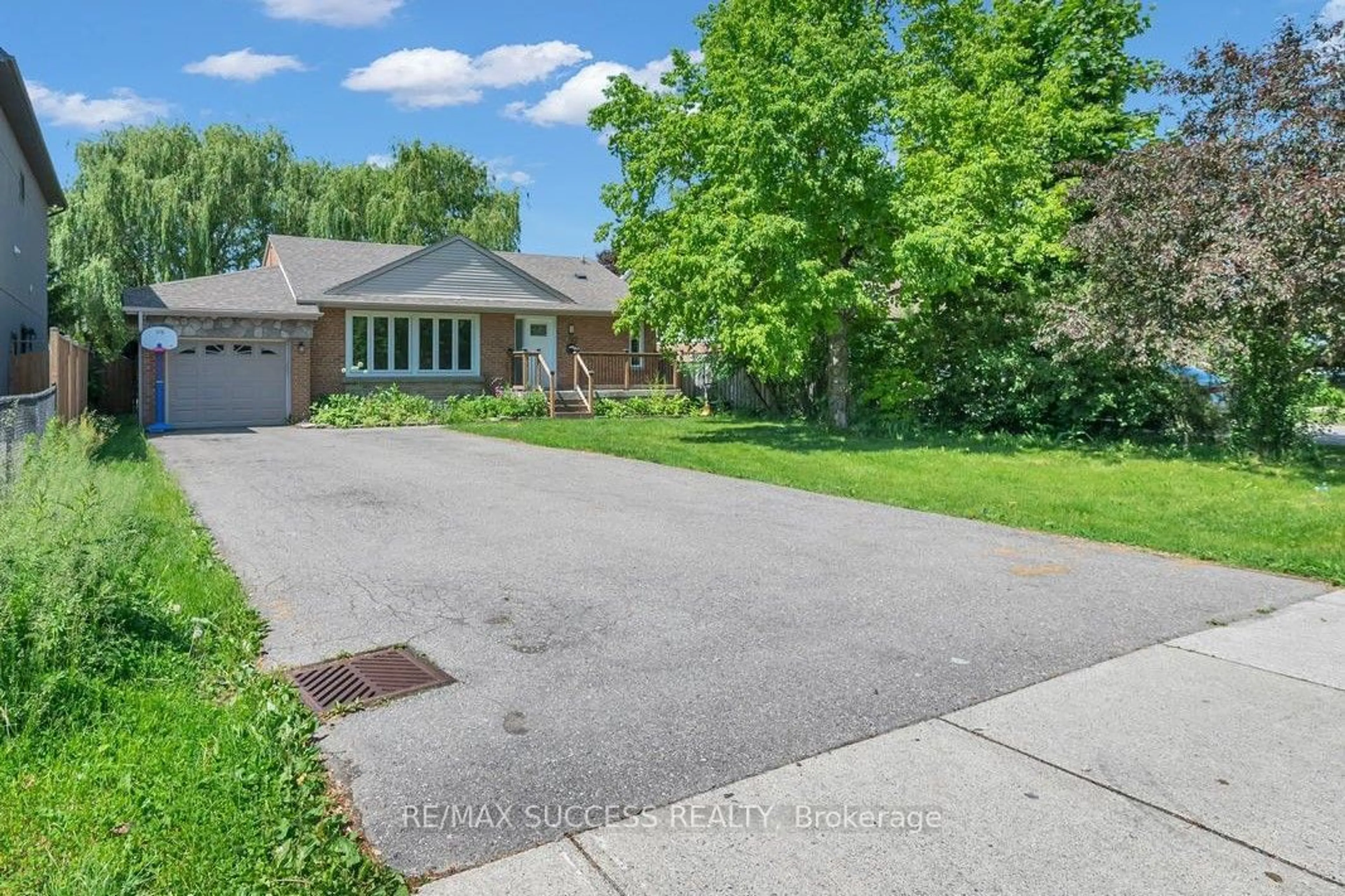 Frontside or backside of a home for 378 Martin St, Milton Ontario L9T 2R6