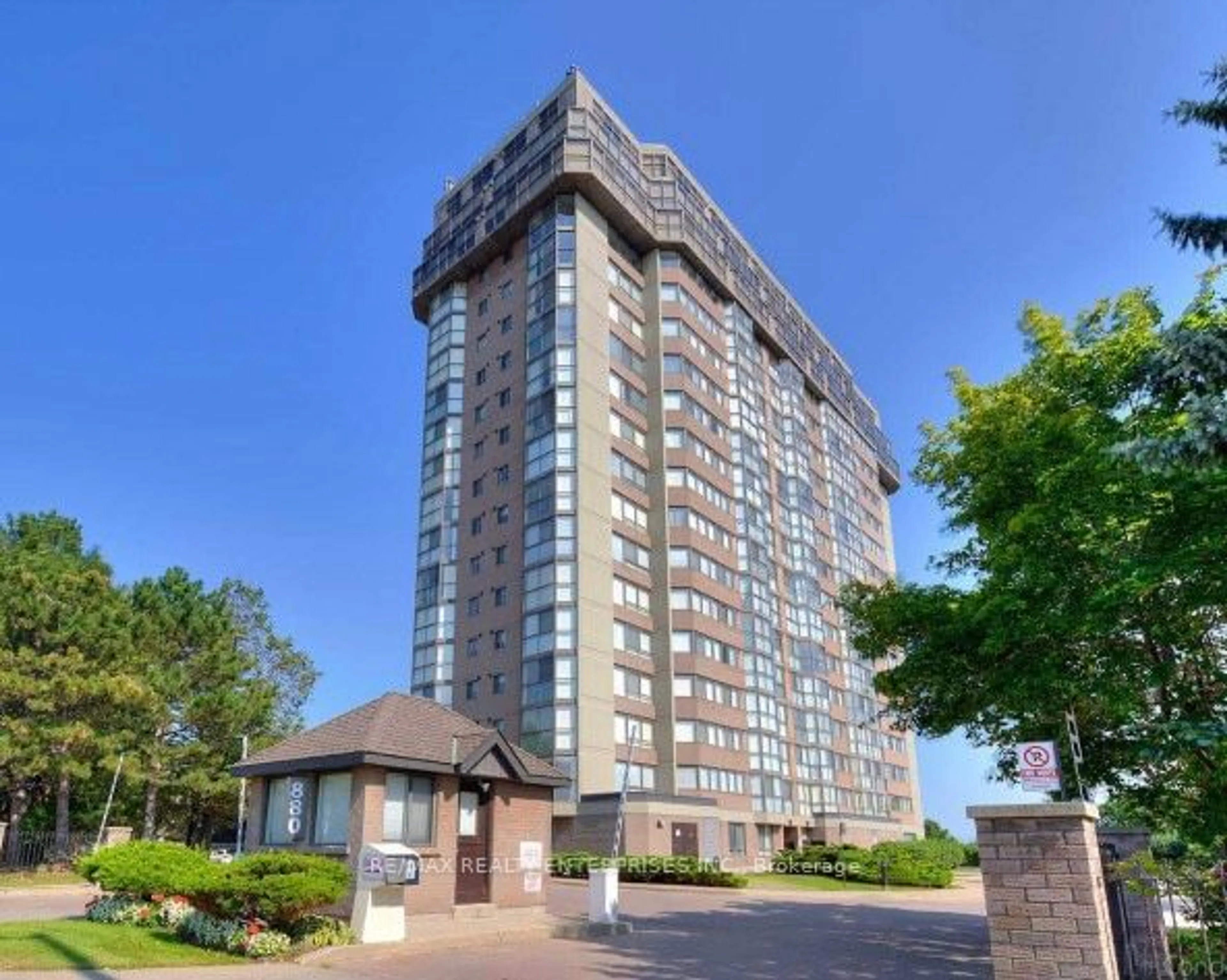 A pic from exterior of the house or condo for 880 Dundas St #202, Mississauga Ontario L5C 4H3