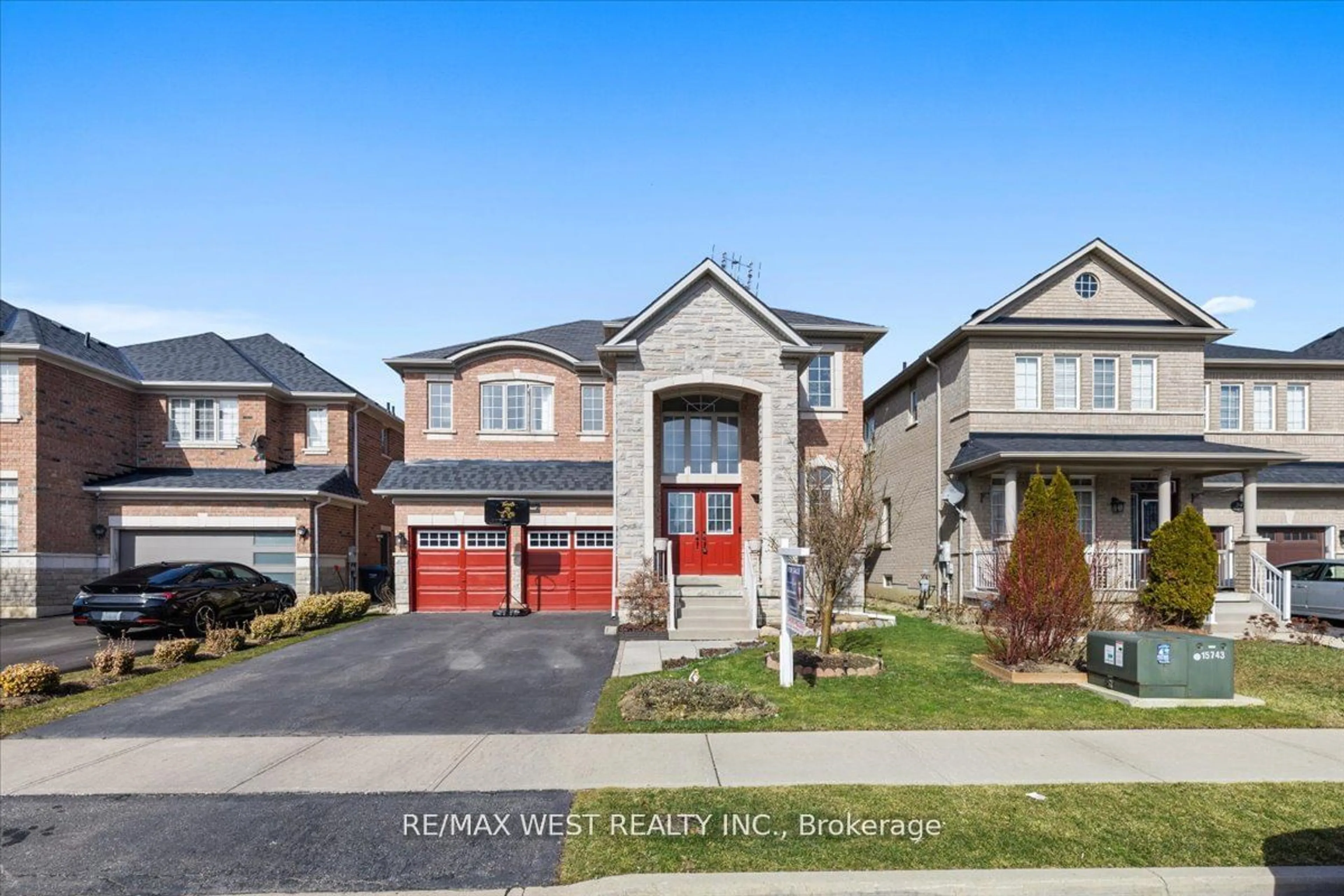 Frontside or backside of a home, the street view for 36 Lexington Rd, Brampton Ontario L6P 2B6