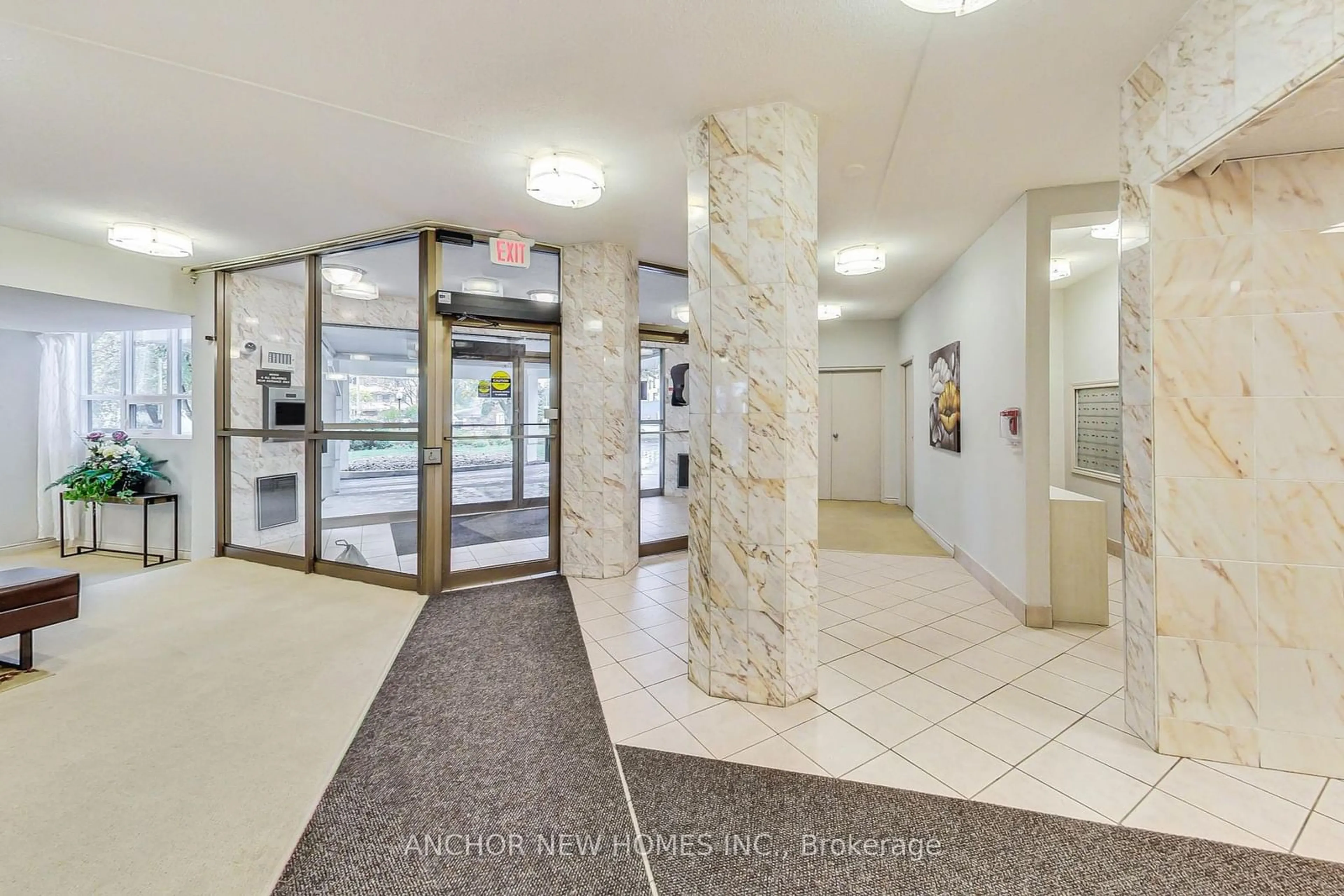 Indoor foyer for 2323 Confederation Pkwy #1105, Mississauga Ontario L5B 1R6