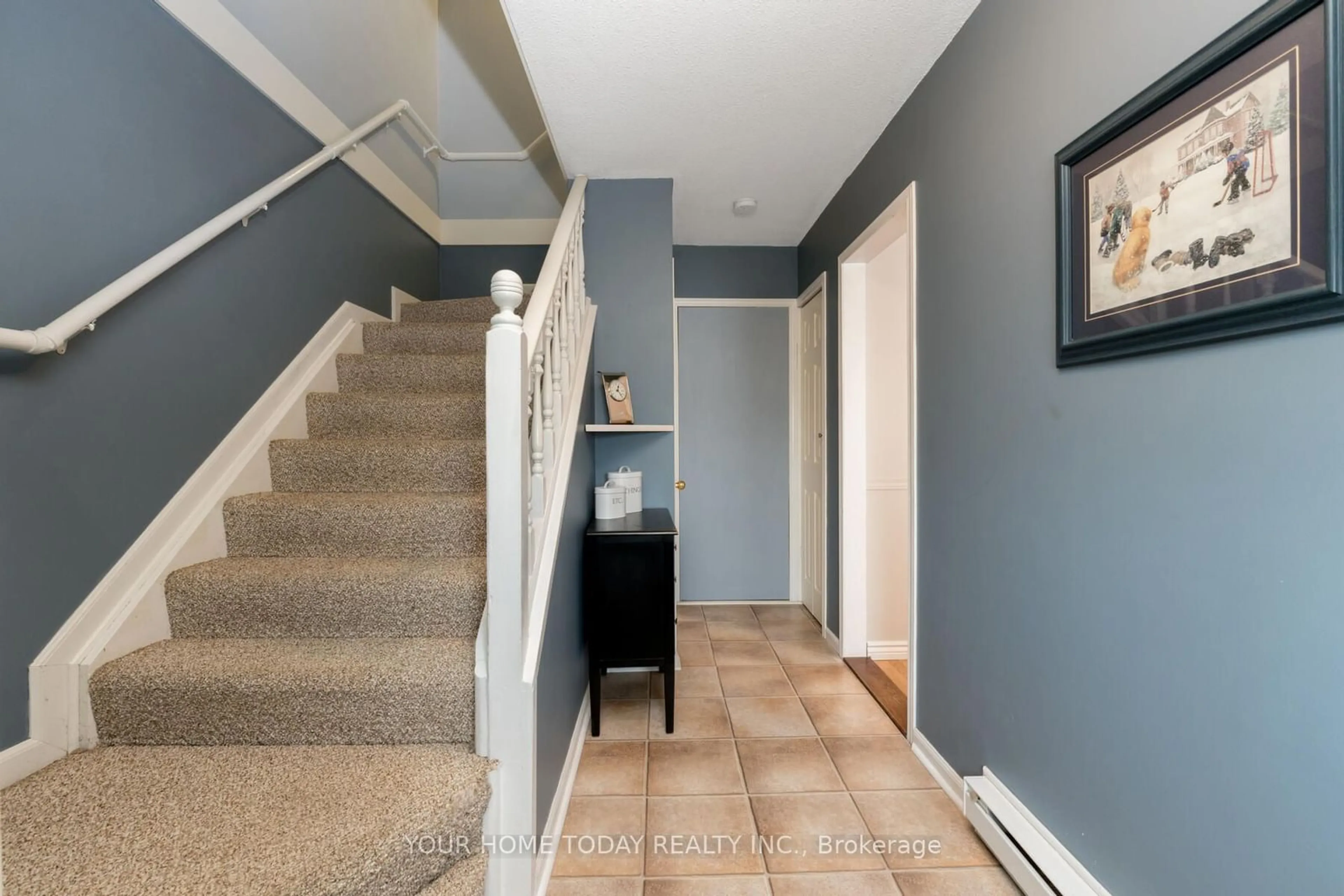 Indoor entryway, carpet floors for 60A Maple Ave, Halton Hills Ontario L7G 1X7