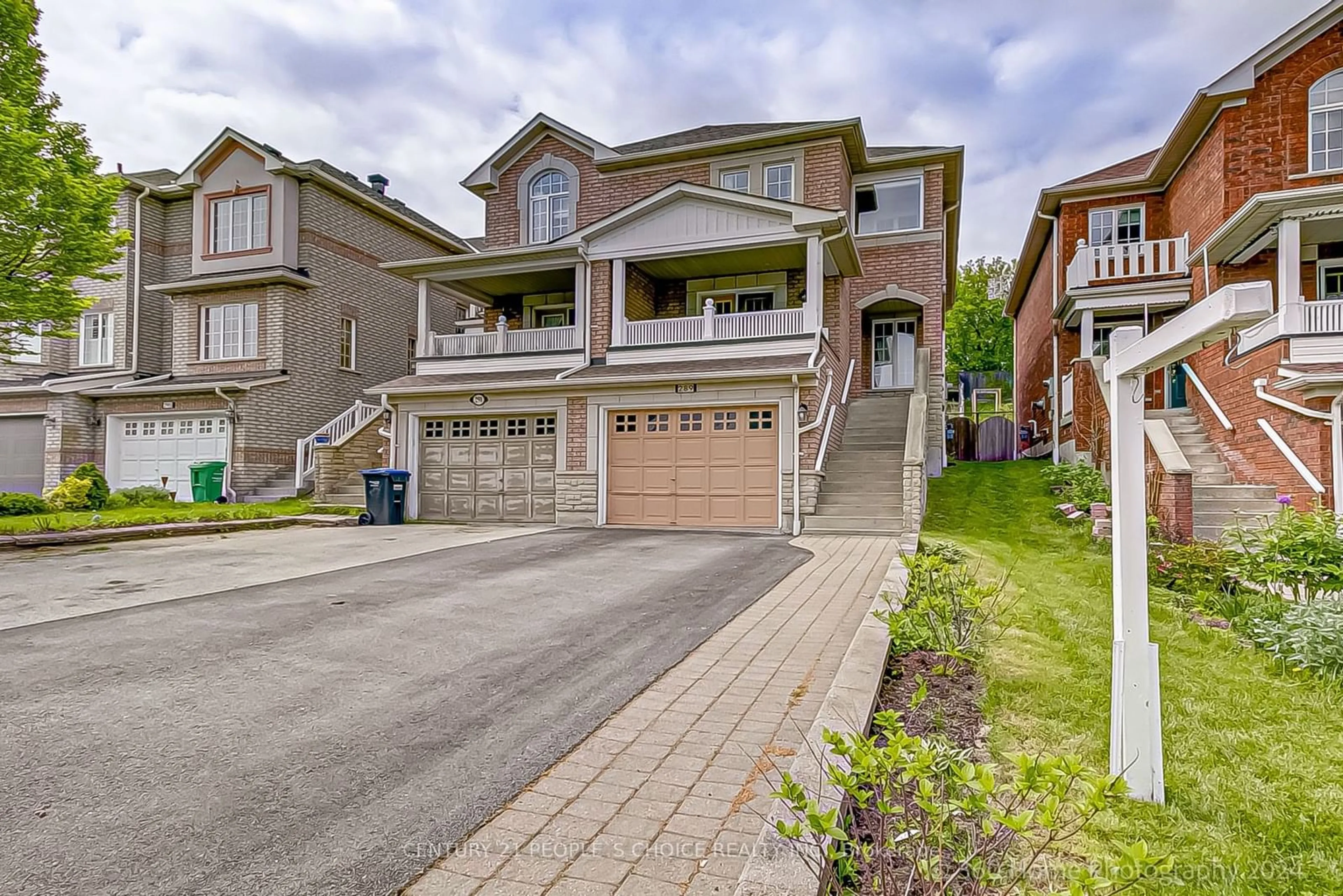 Frontside or backside of a home, the street view for 289 Wildgrass Rd, Mississauga Ontario L5B 4G9