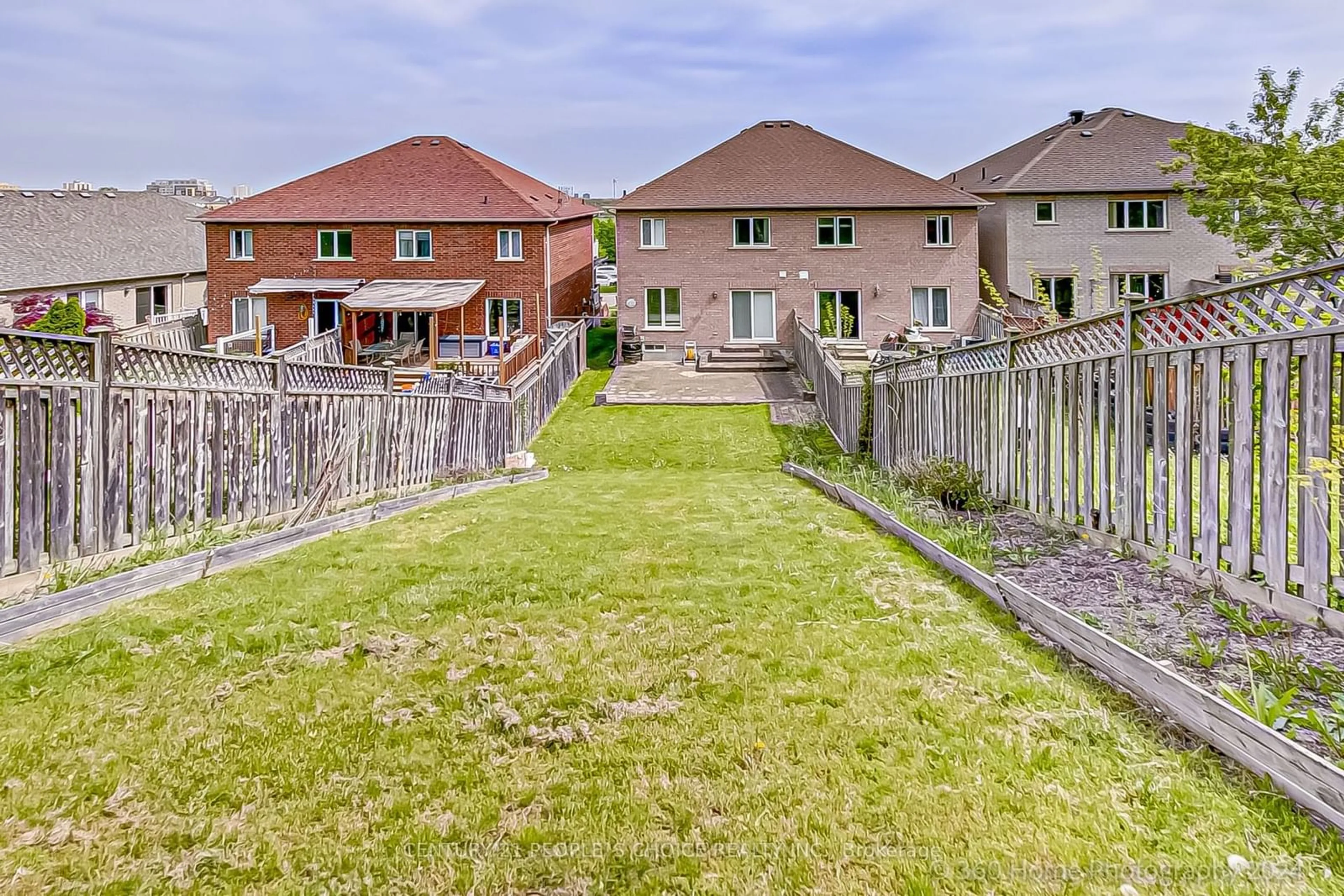 A pic from exterior of the house or condo, the fenced backyard for 289 Wildgrass Rd, Mississauga Ontario L5B 4G9