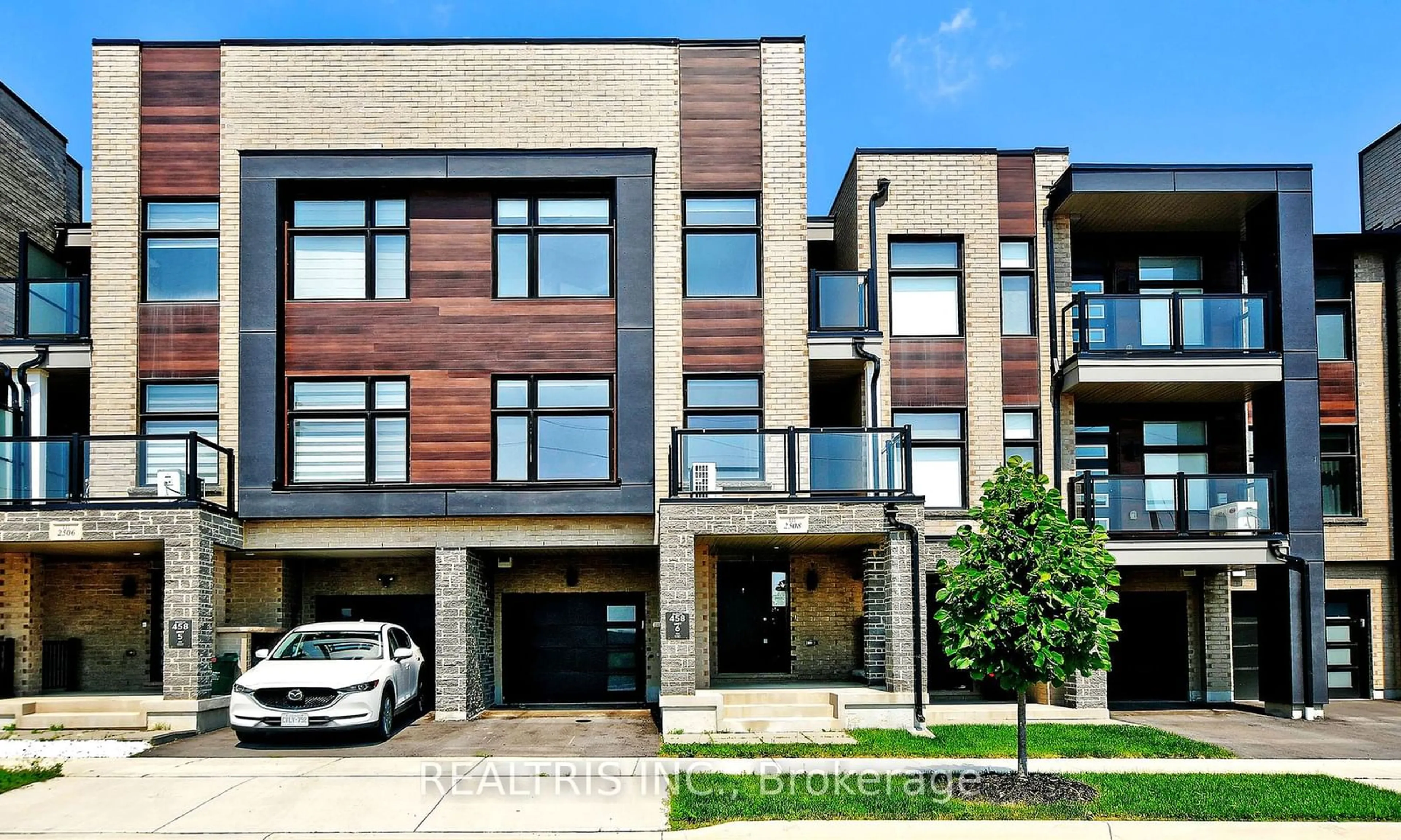 A pic from exterior of the house or condo for 2508 Badger Cres, Oakville Ontario L6M 4G3