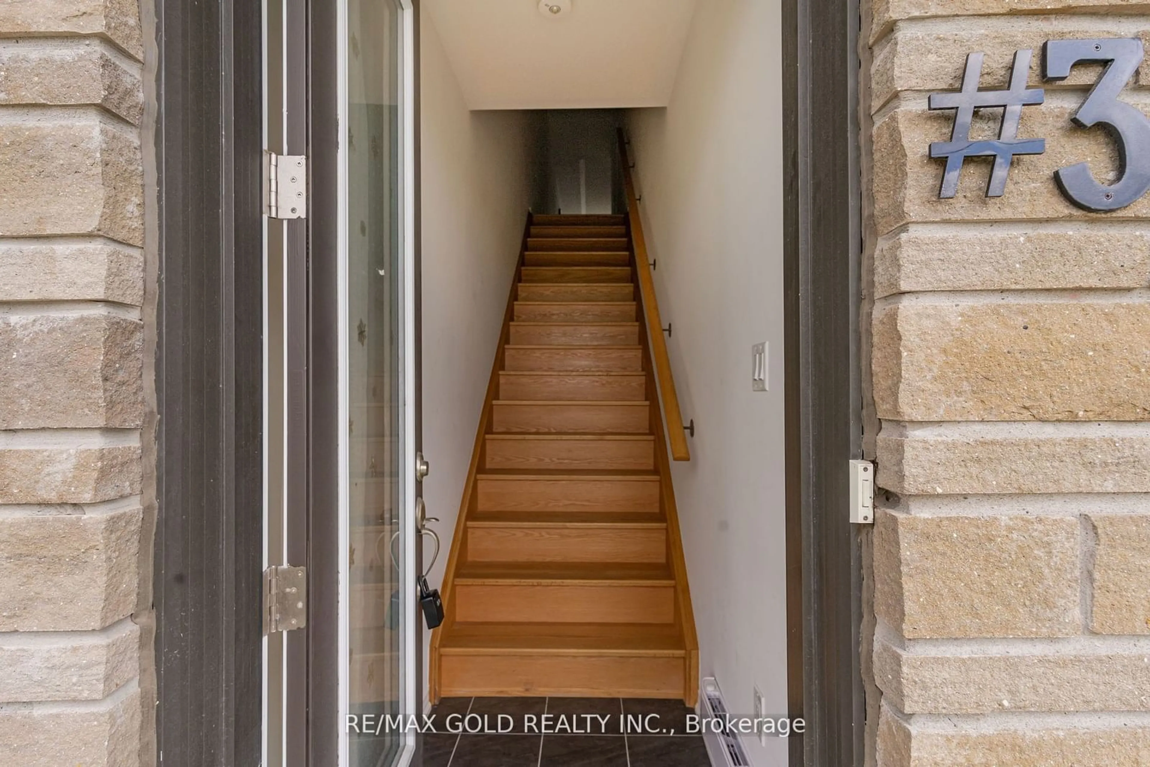 Indoor entryway, wood floors for 622 Rexdale Blvd #3, Toronto Ontario M9W 0G1