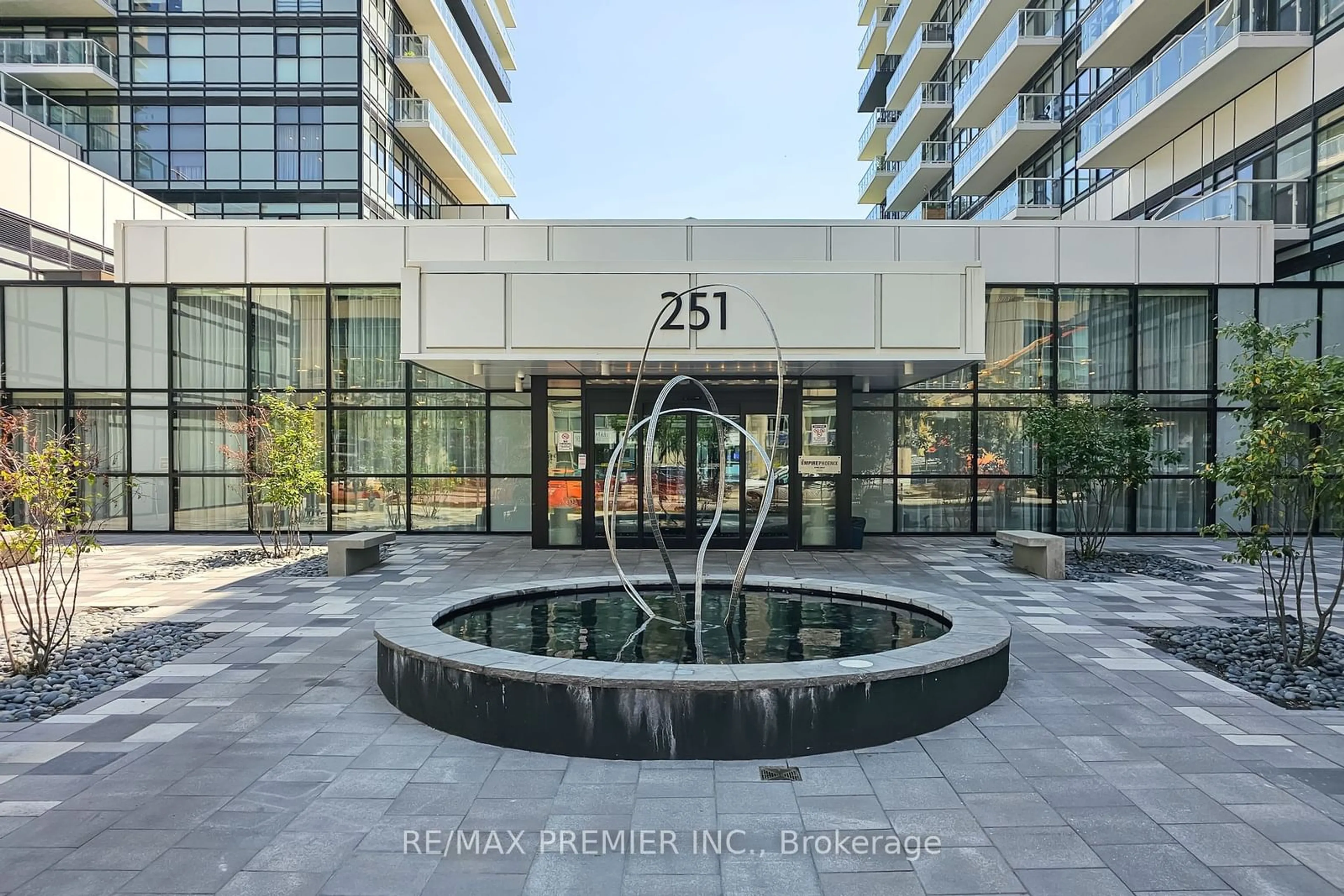 Indoor foyer for 251 Manitoba St #116, Toronto Ontario M8Y 4G9