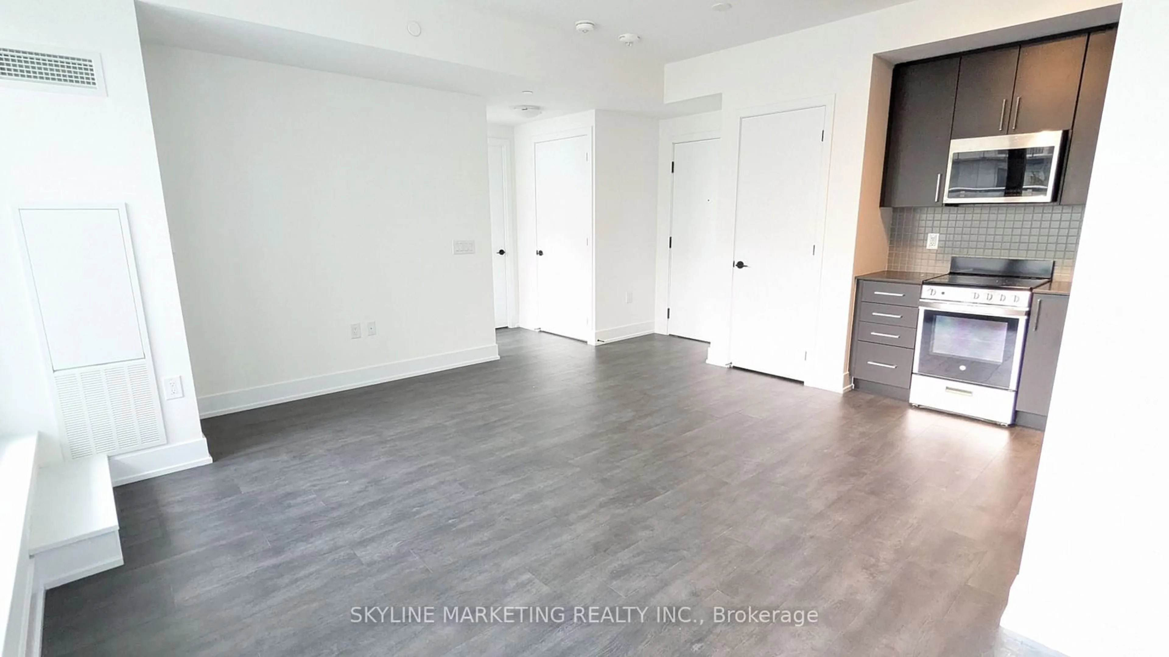 A pic of a room for 2450 Old Bronte Rd #717, Oakville Ontario L6M 5P6