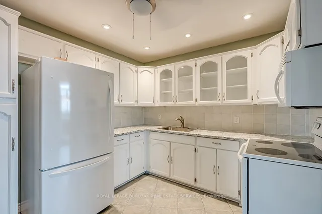 Additional property image - 5250 Lakeshore Rd Unit 1009