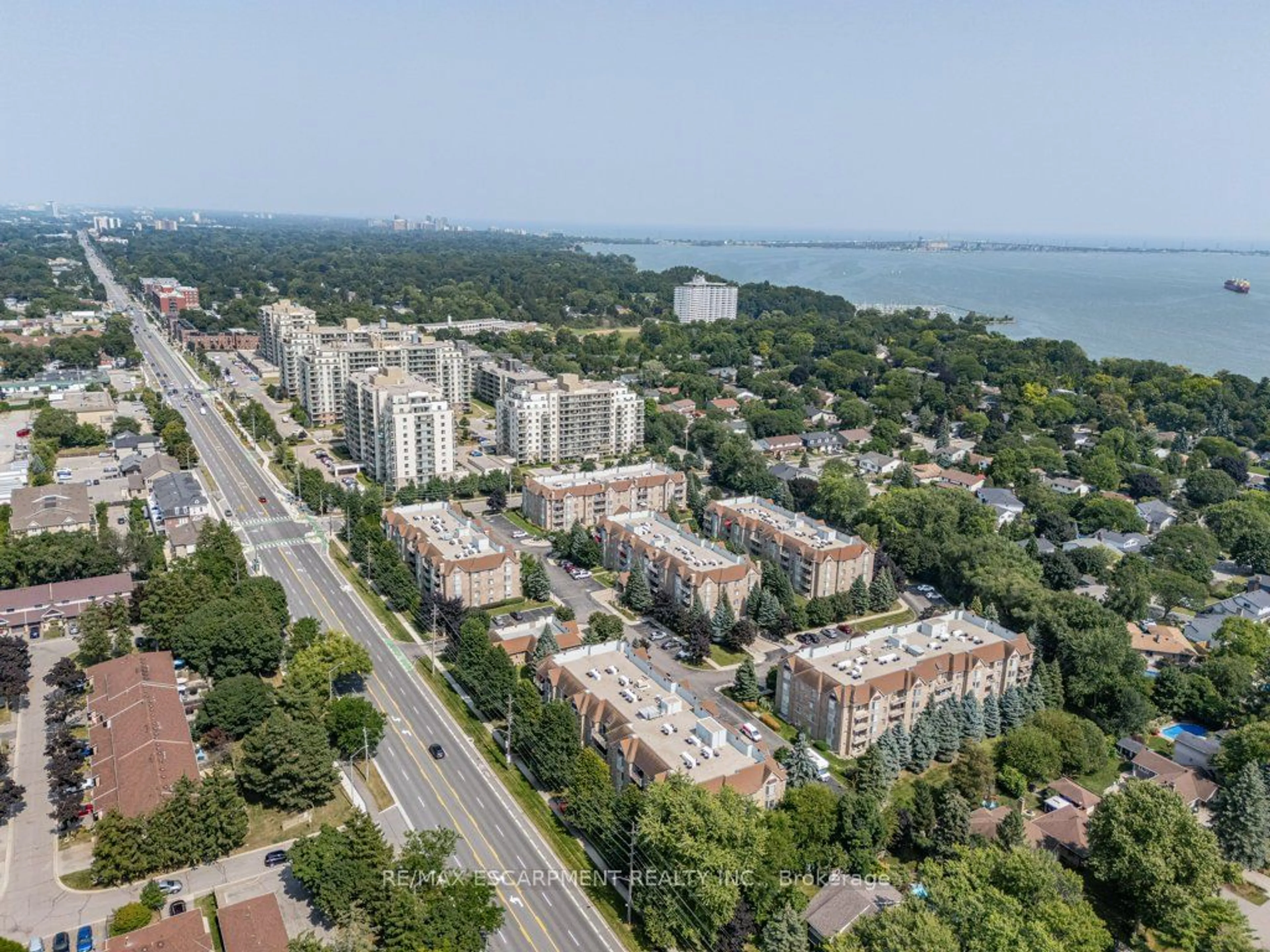 A pic from exterior of the house or condo, the view of city buildings for 216 Plains Rd #D307, Burlington Ontario L7T 4M1