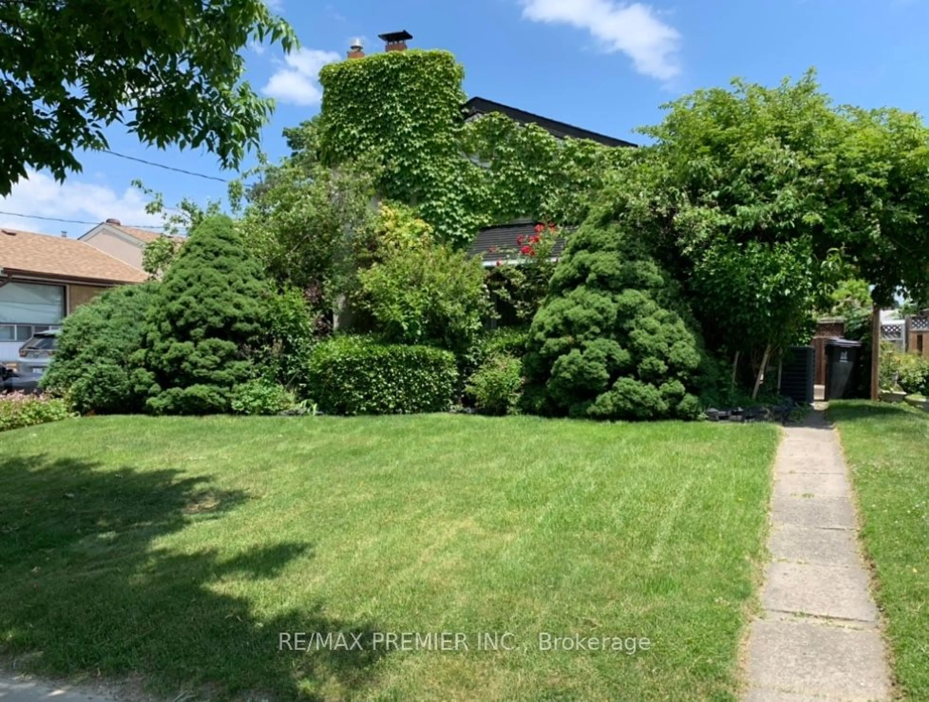 Frontside or backside of a home for 33 Pakenham Dr, Toronto Ontario M9W 4B2