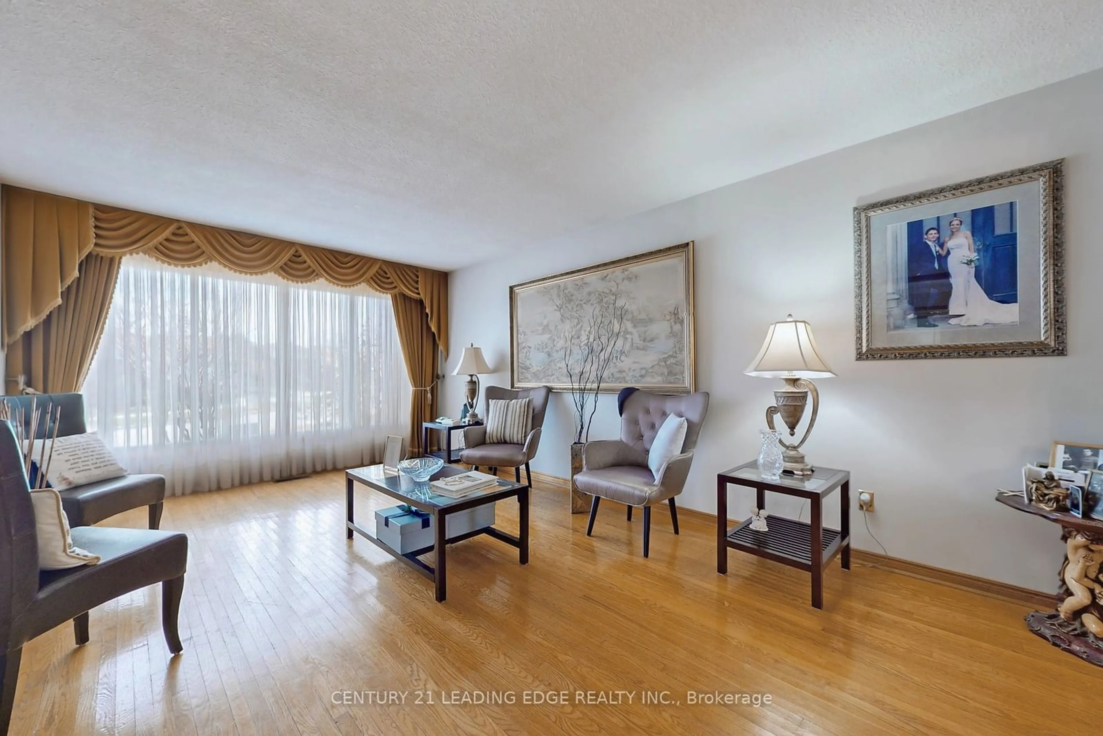 Living room for 4163 RAYFIELD Crt, Mississauga Ontario L4Z 1E6