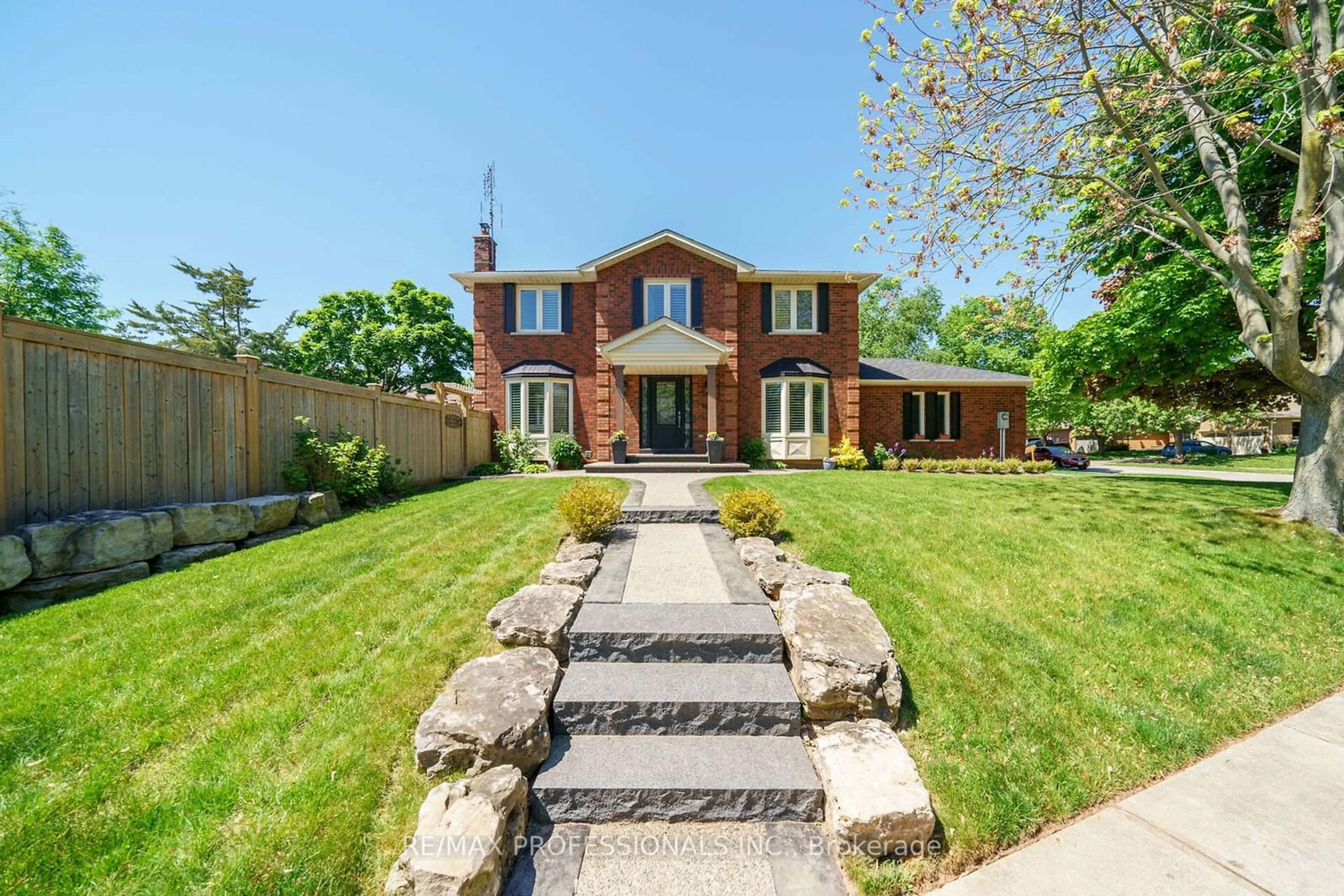 Home with brick exterior material for 3456 Wilmot Cres, Oakville Ontario L6L 6E1