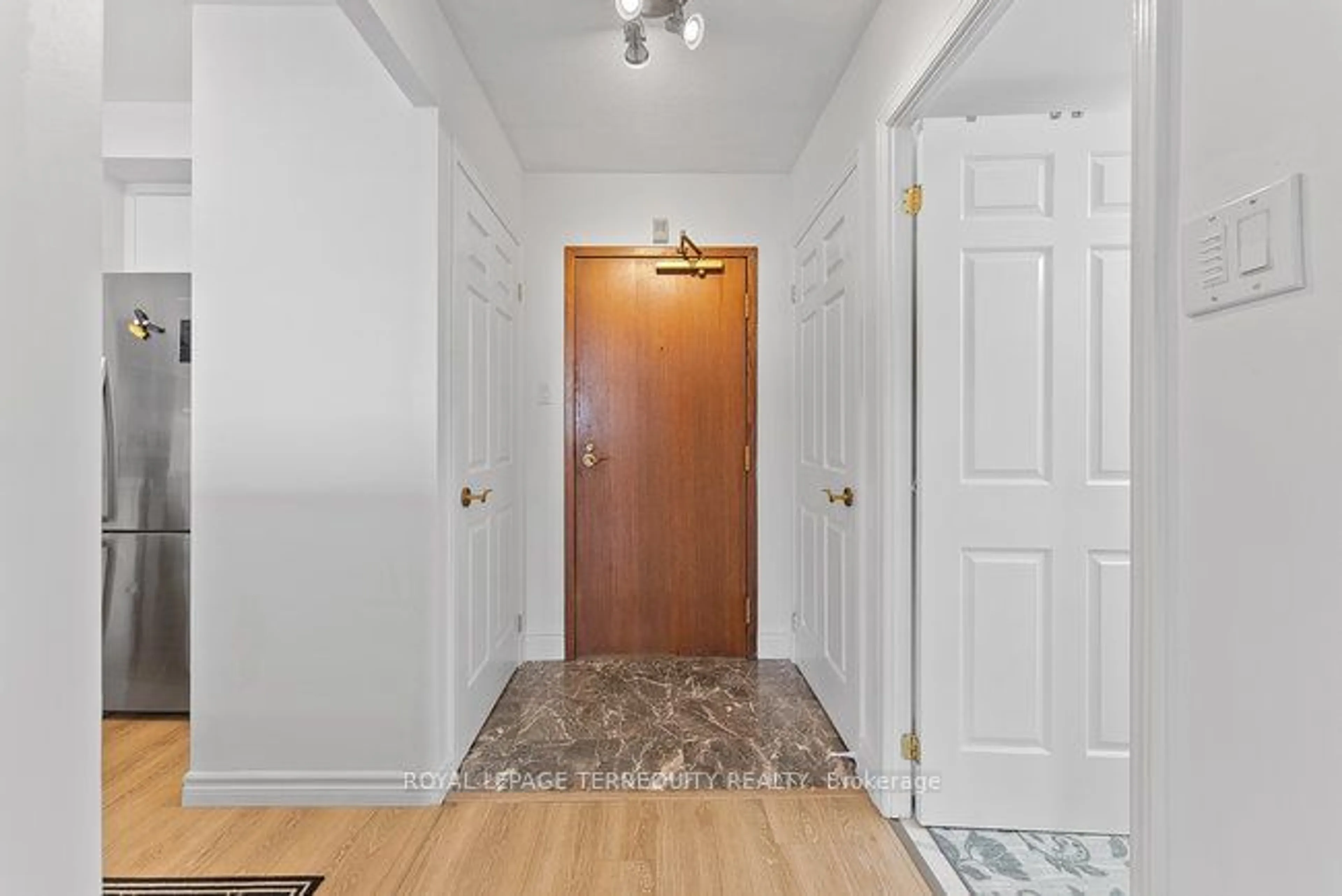 Indoor foyer for 2285 Lake Shore Blvd #1209, Toronto Ontario M8V 3X9