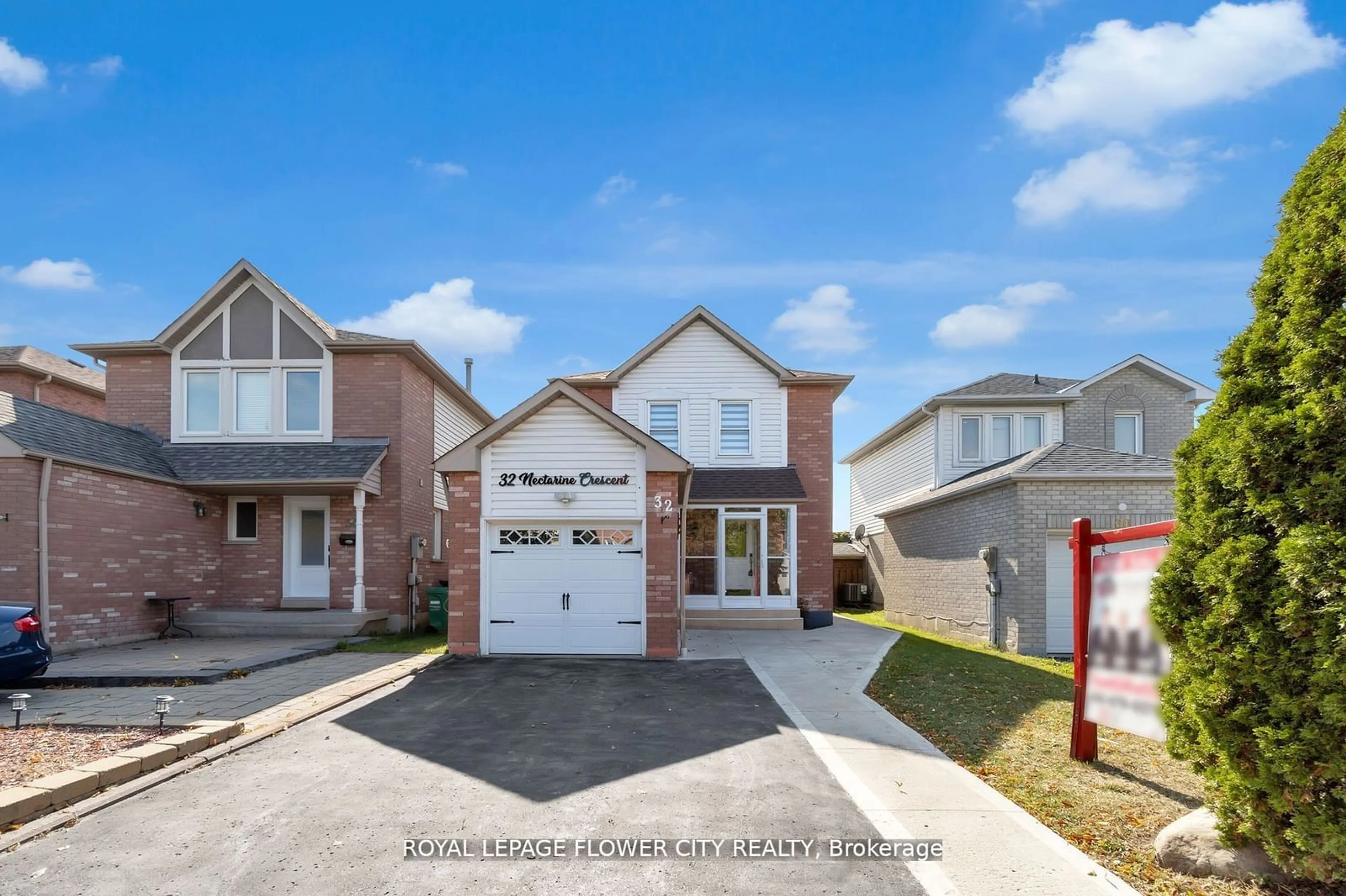 Frontside or backside of a home for 32 Nectarine Cres, Brampton Ontario L6S 5Z1