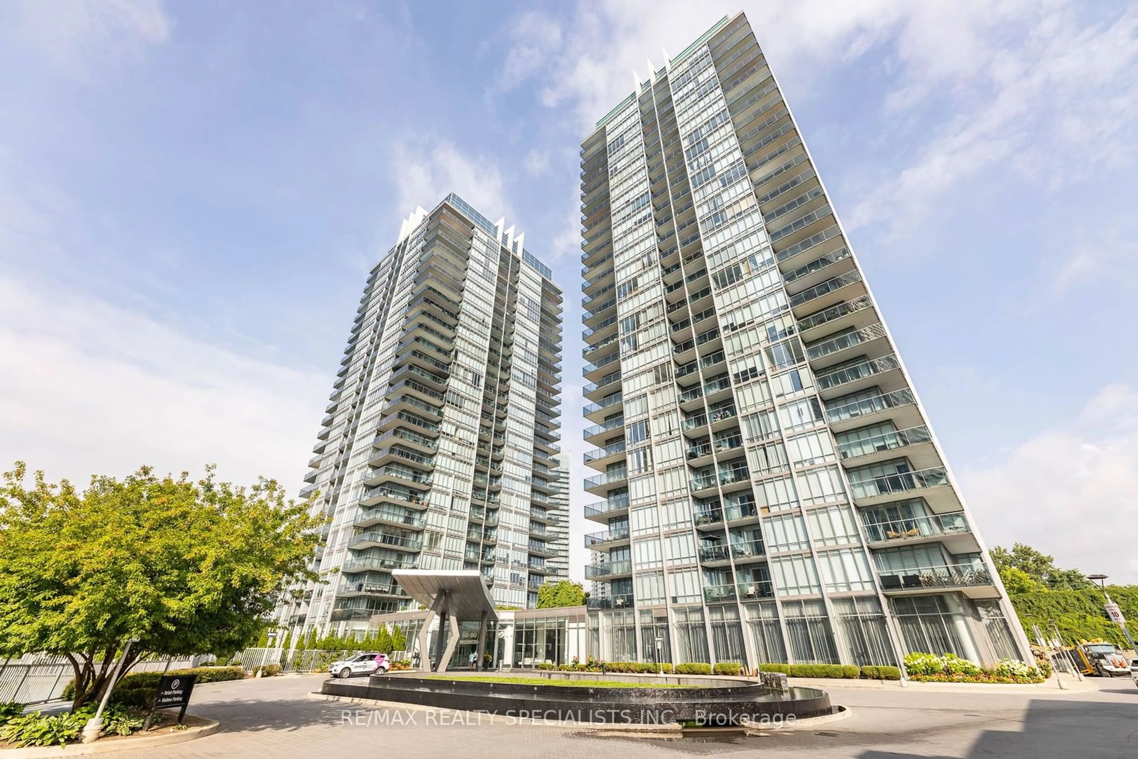 A pic from exterior of the house or condo for 90 PARK LAWN Rd #1212, Toronto Ontario M8Y 0B6