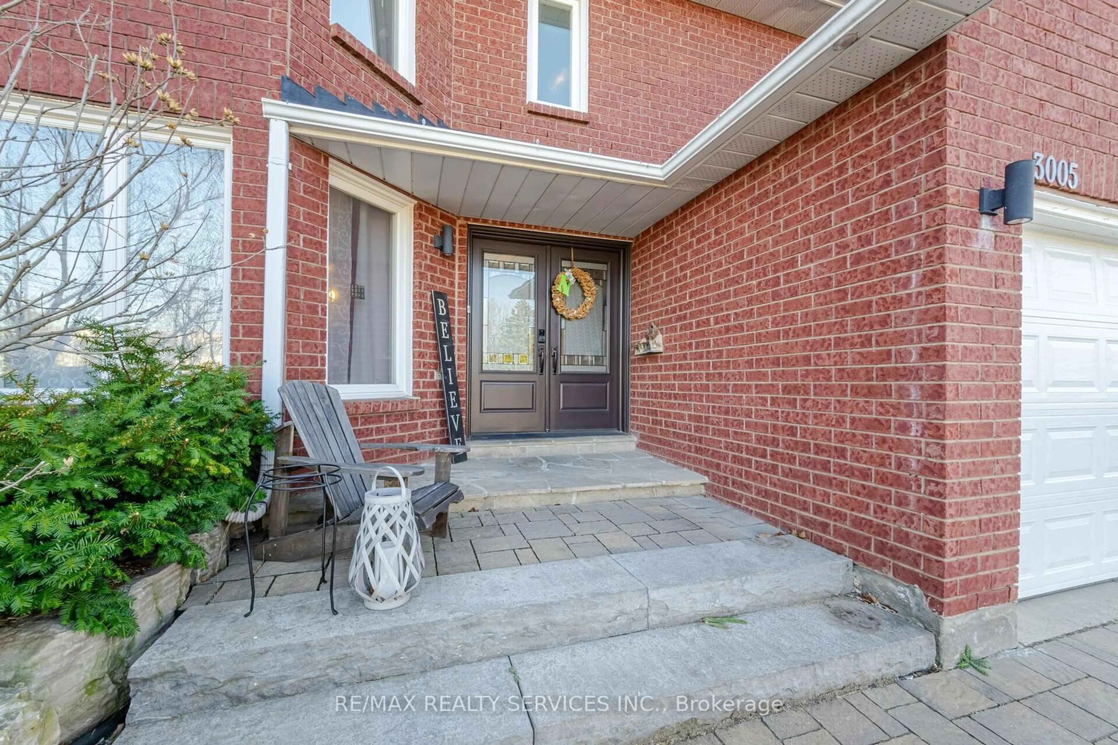 Indoor entryway for 3005 Headon Forest Dr, Burlington Ontario L7M 3Y2