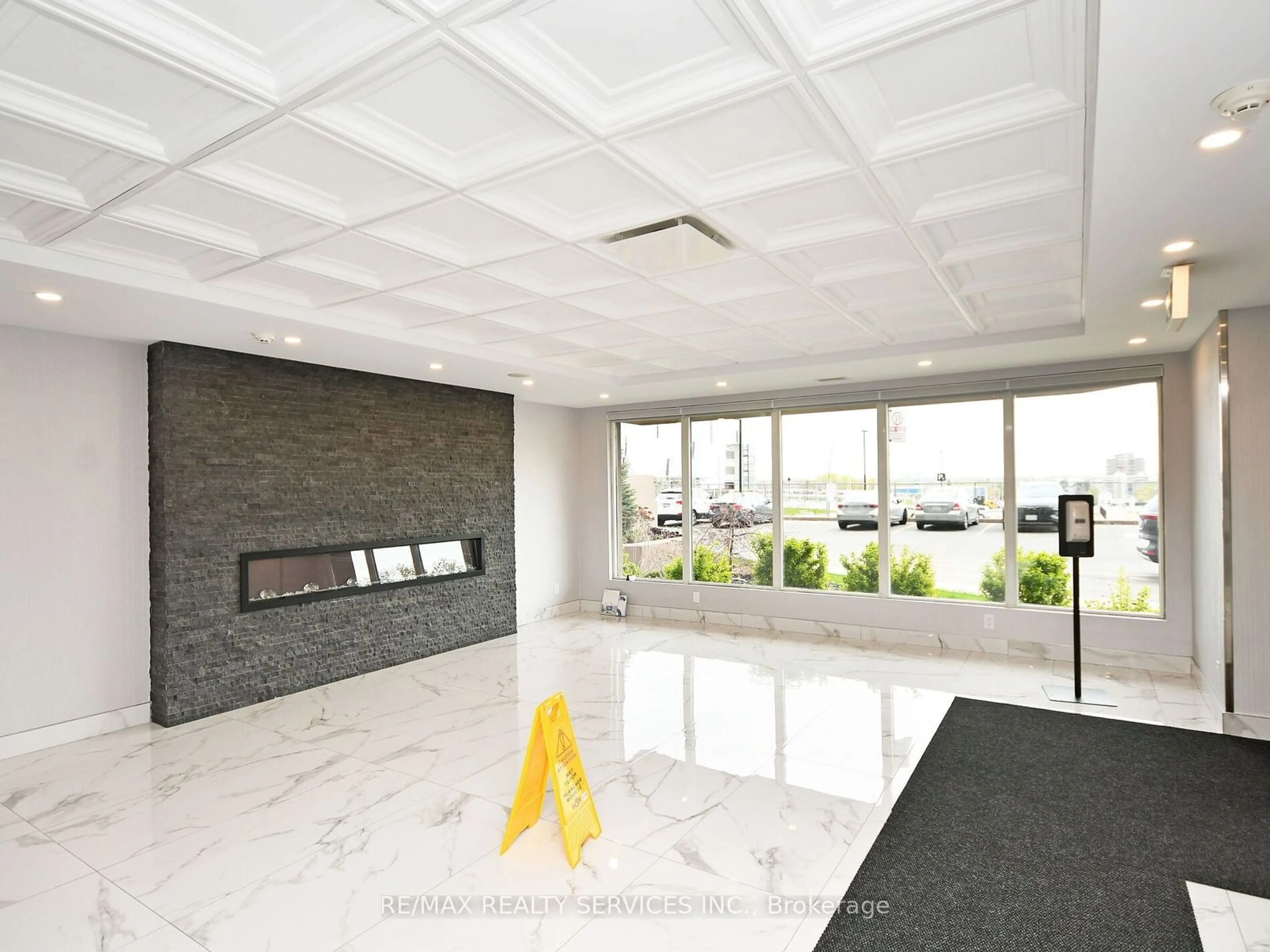 Indoor lobby for 115 Hillcrest Ave #PH 14, Mississauga Ontario L5B 3Y9