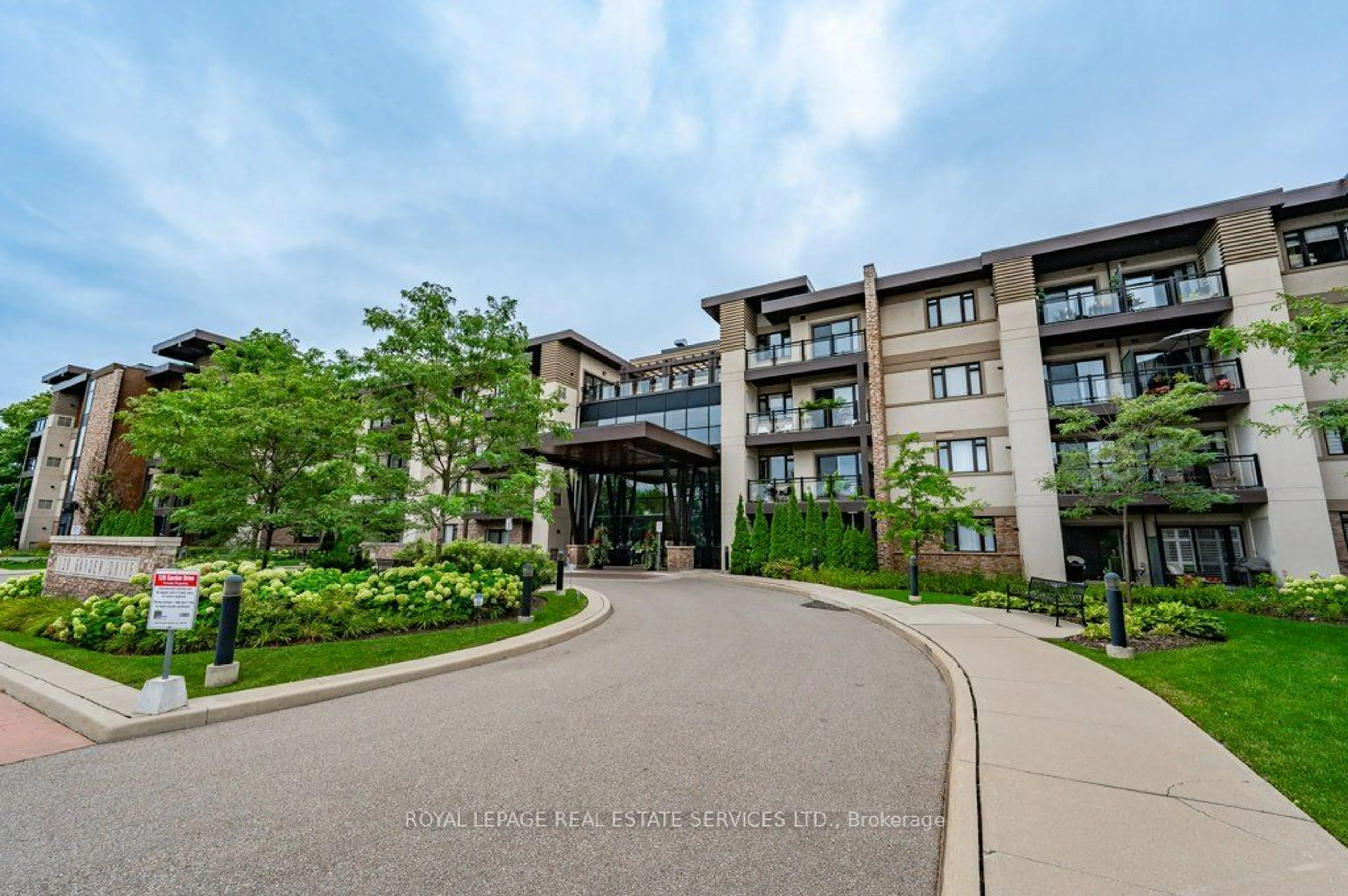 A pic from exterior of the house or condo for 128 Garden Dr #417, Oakville Ontario L6K 0H7