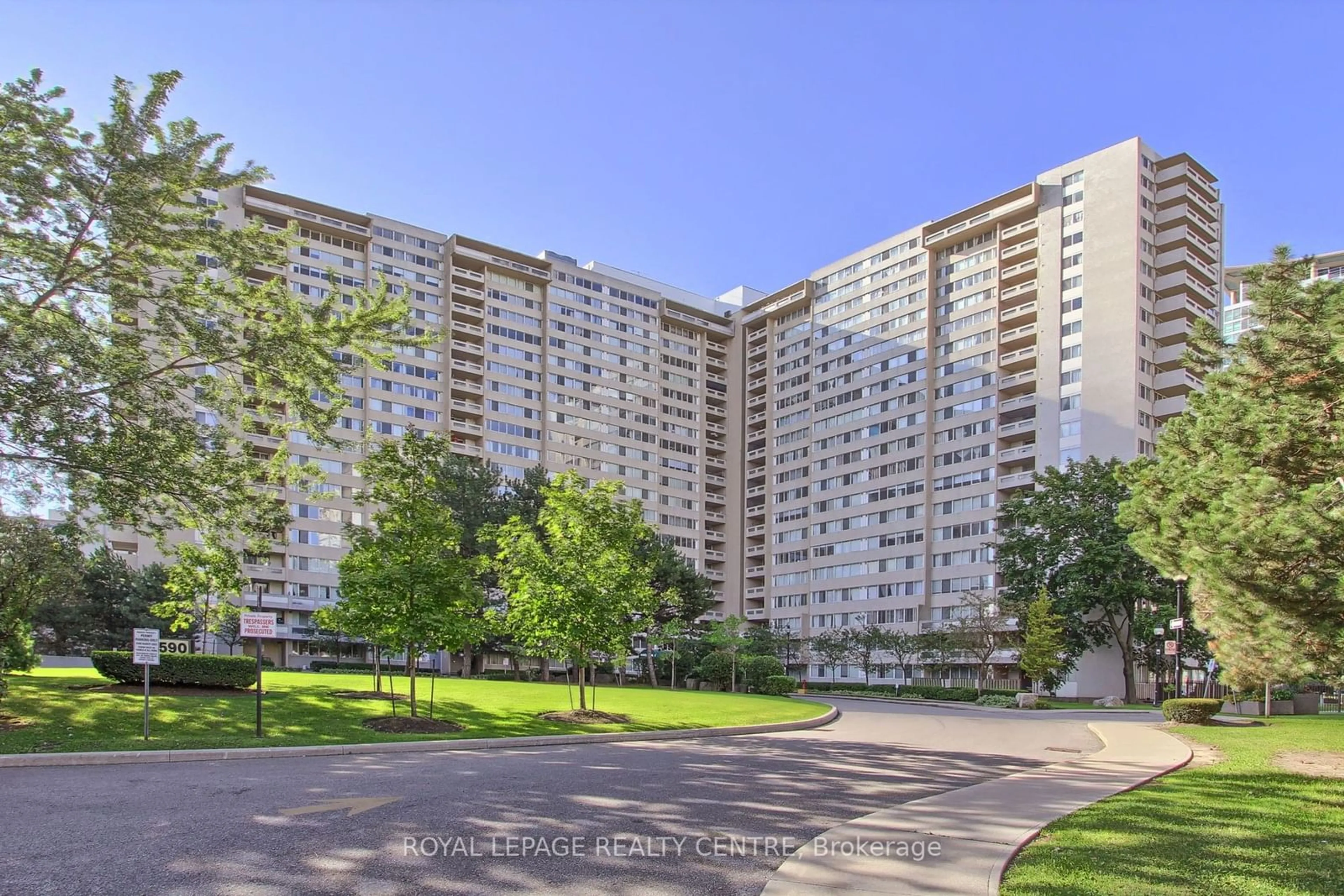 A pic from exterior of the house or condo for 3590 Kaneff Cres #705, Mississauga Ontario L5A 3X3