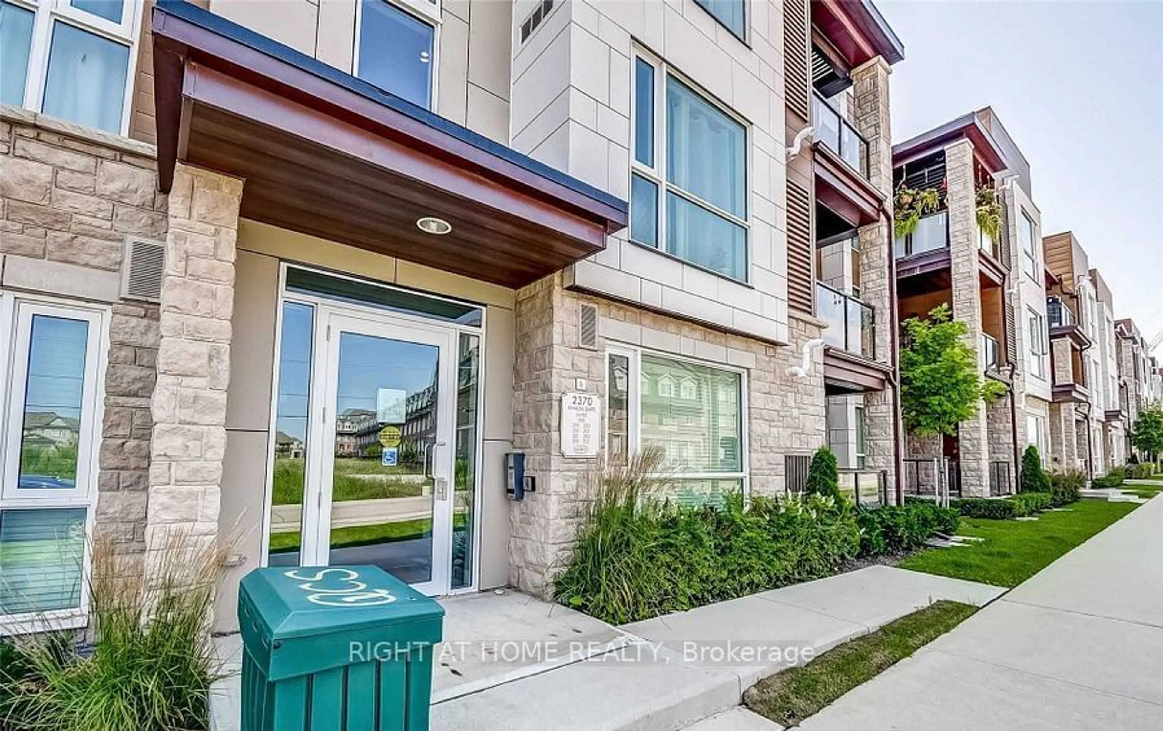 A pic from exterior of the house or condo for 2370 Khalsa Gate #207, Oakville Ontario L6M 1P5