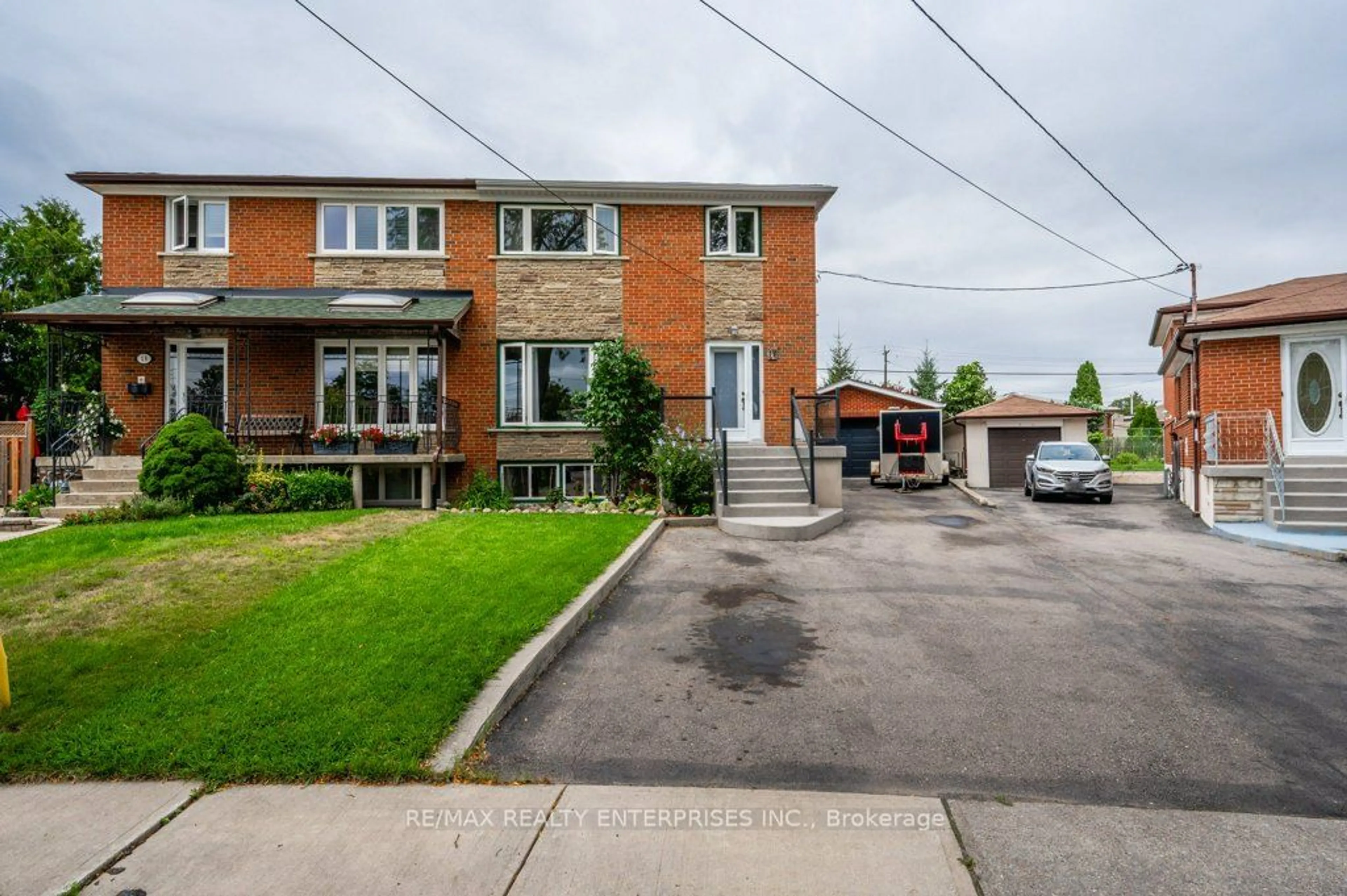 A pic from exterior of the house or condo for 19 Jaymar Pl, Toronto Ontario M9N 3L8