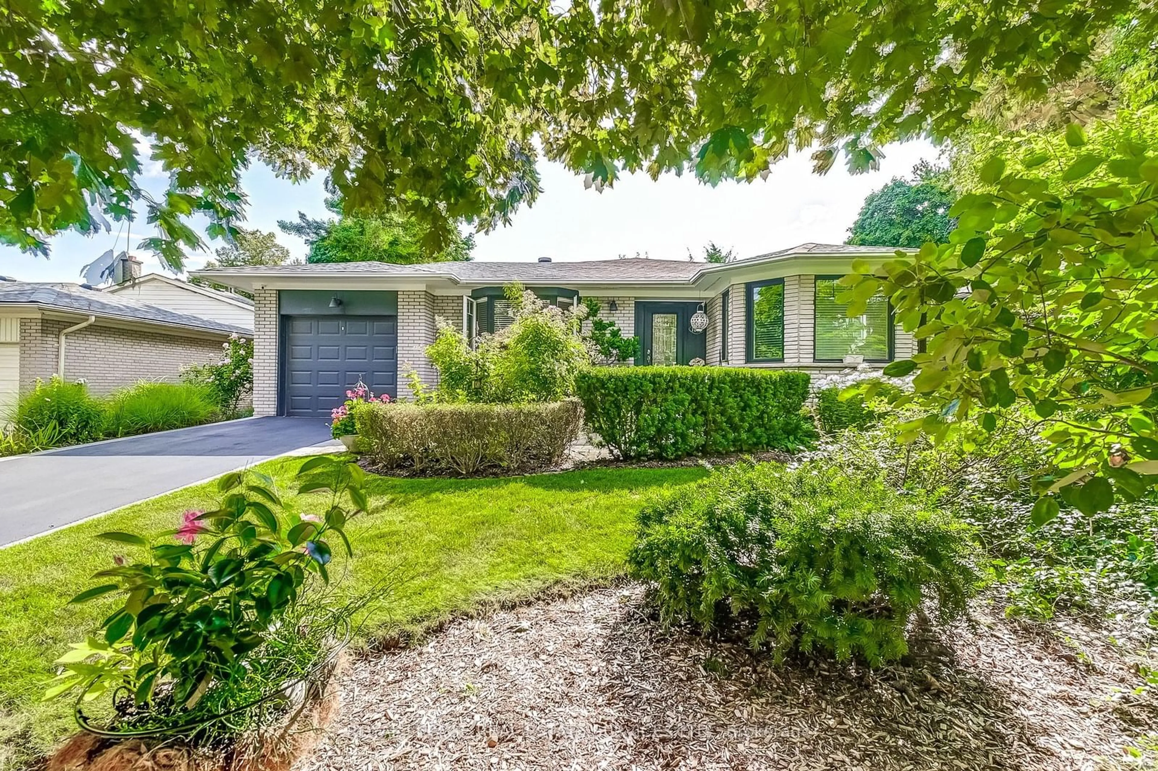 Frontside or backside of a home for 1242 Kensington Park Rd, Oakville Ontario L6H 2G9