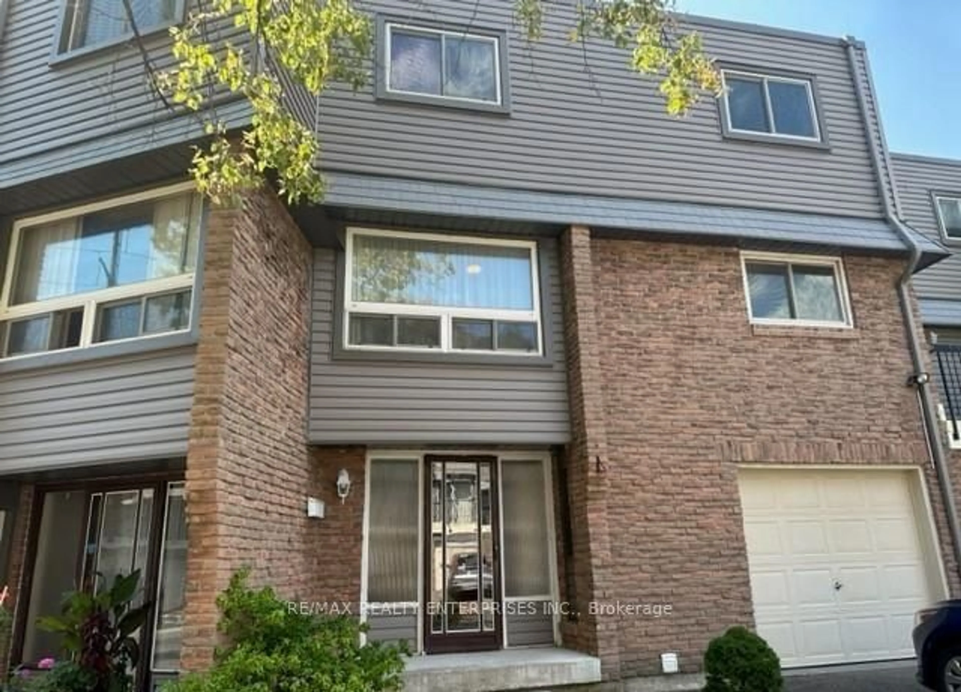 A pic from exterior of the house or condo for 2315 Bromsgrove Rd #136, Mississauga Ontario L5J 4A6