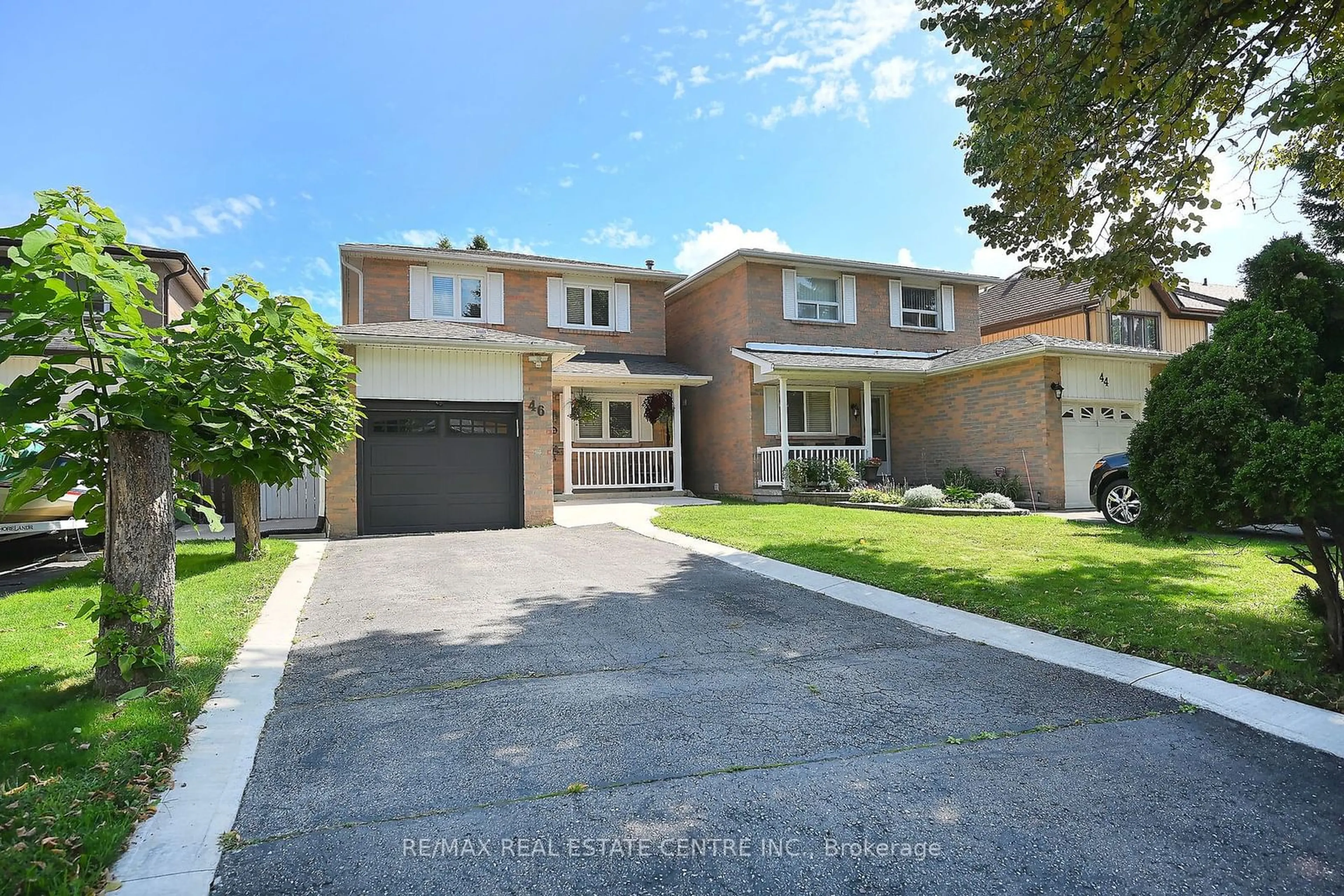 Frontside or backside of a home for 46 Berkshire Sq, Brampton Ontario L6Z 1N4