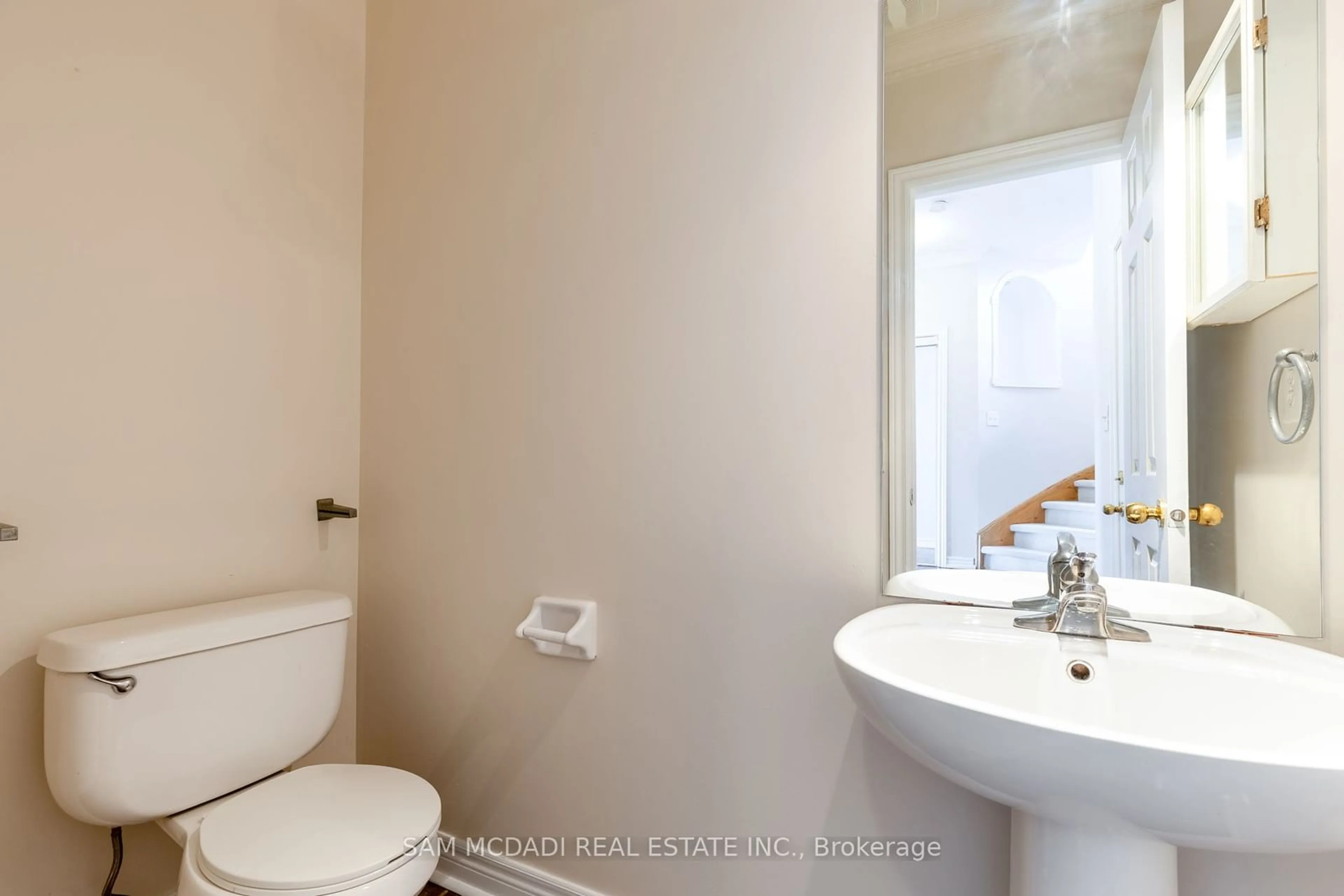 Standard bathroom for 60 Pefferlaw Circ, Brampton Ontario L6Y 0K1