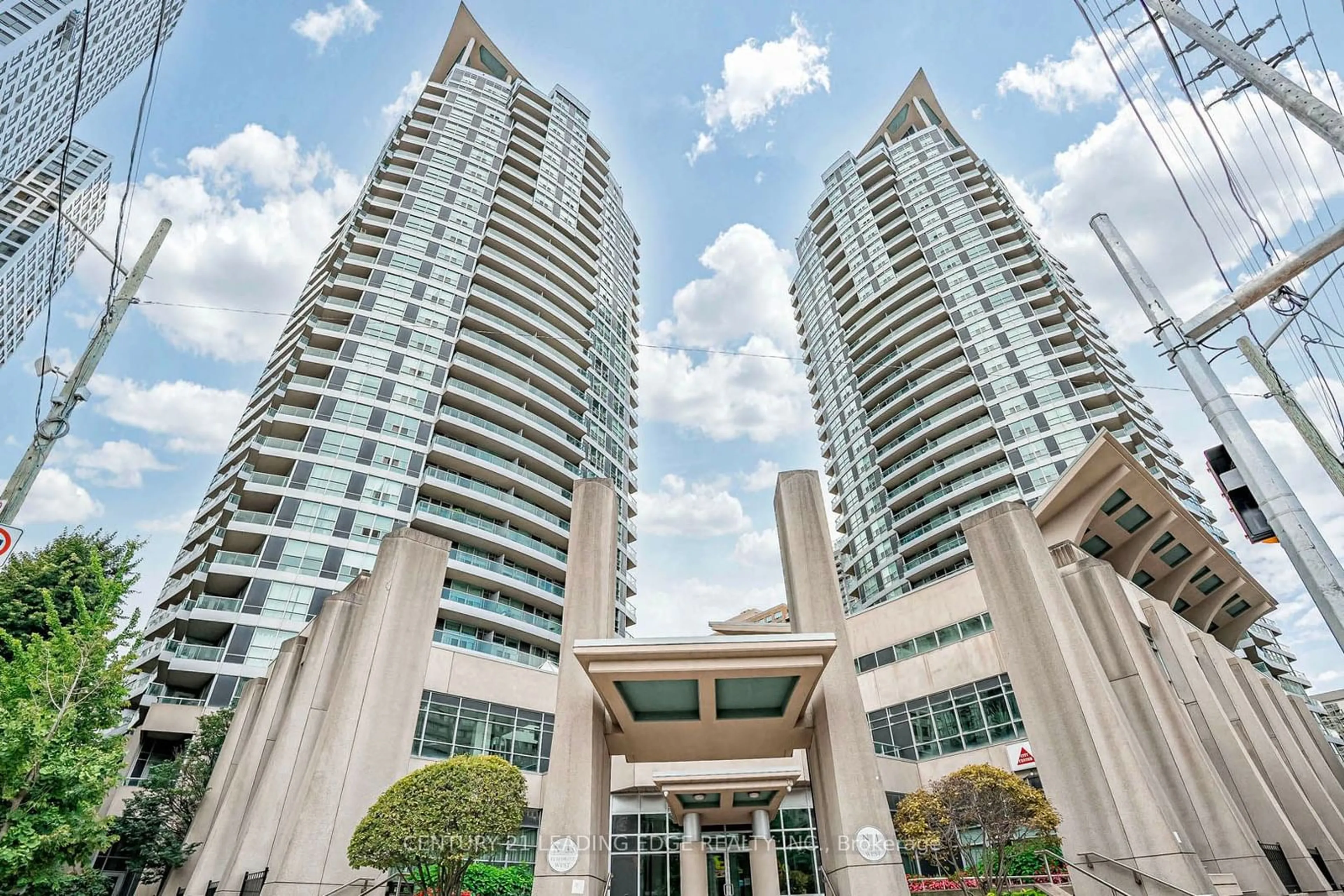 A pic from exterior of the house or condo for 33 Elm Dr #310, Mississauga Ontario L5B 4M2