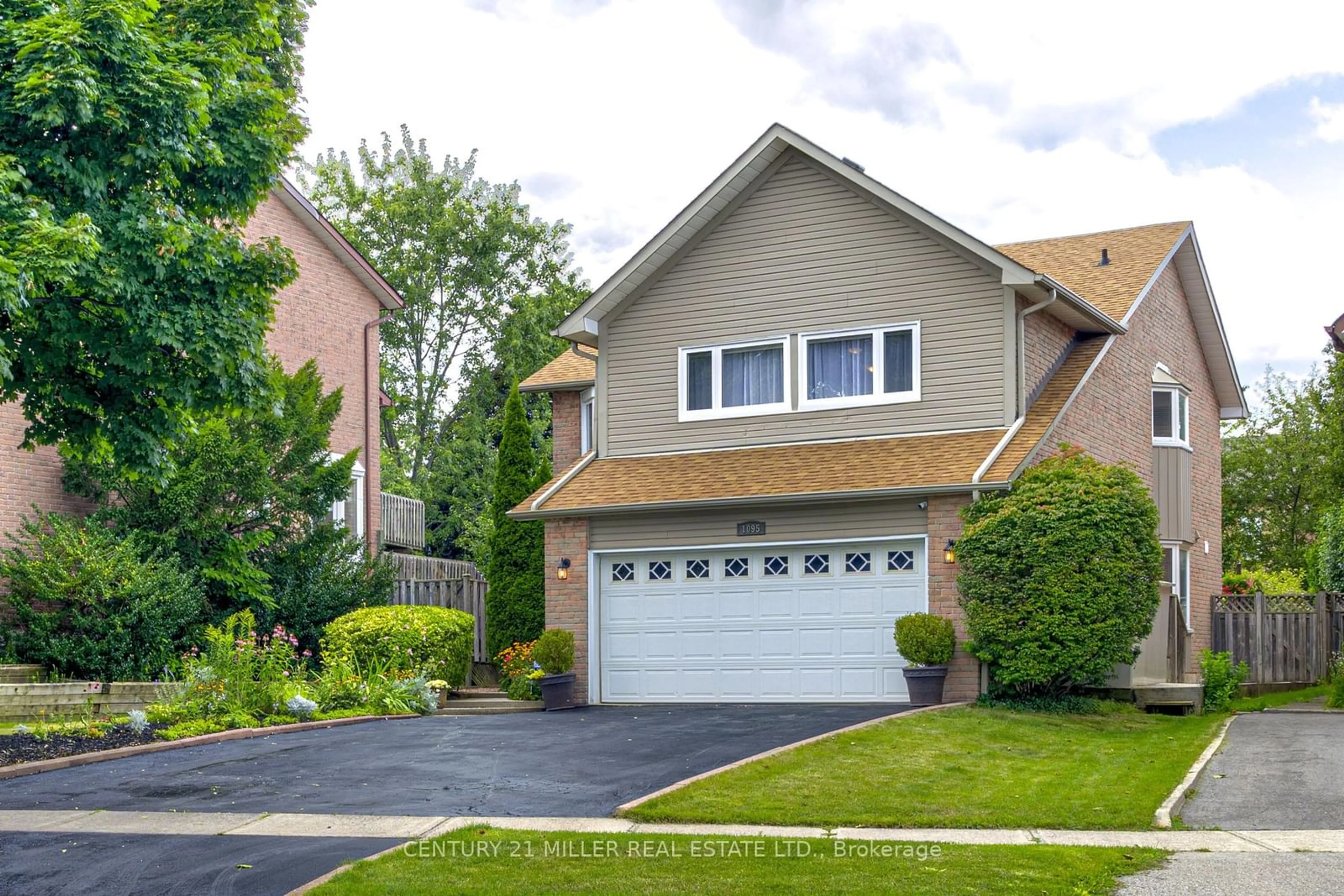 Frontside or backside of a home for 1095 Queens Ave, Oakville Ontario L6H 4K9