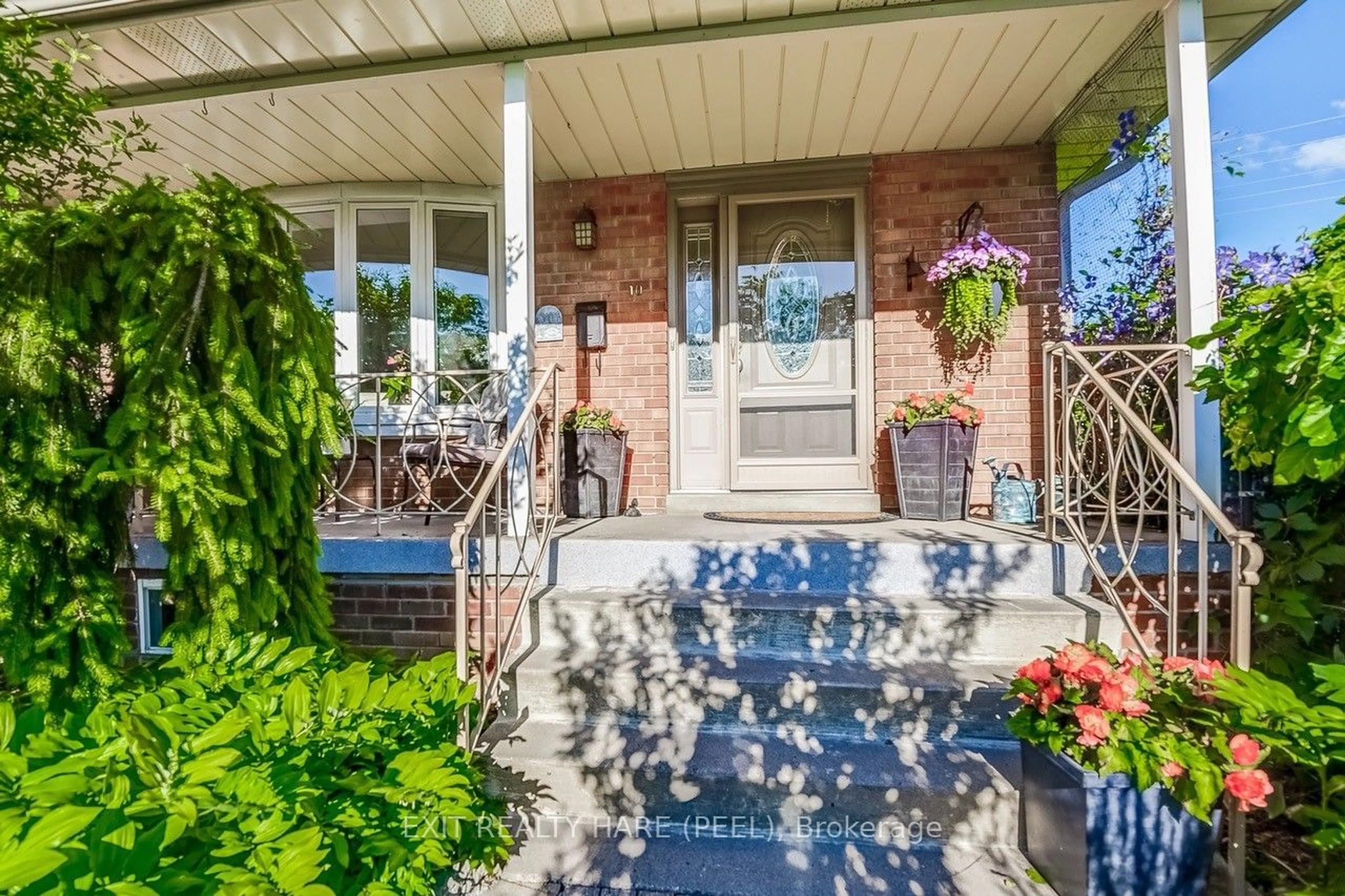 Indoor entryway, wood floors for 10 Chestnut Ave, Brampton Ontario L6X 2A5