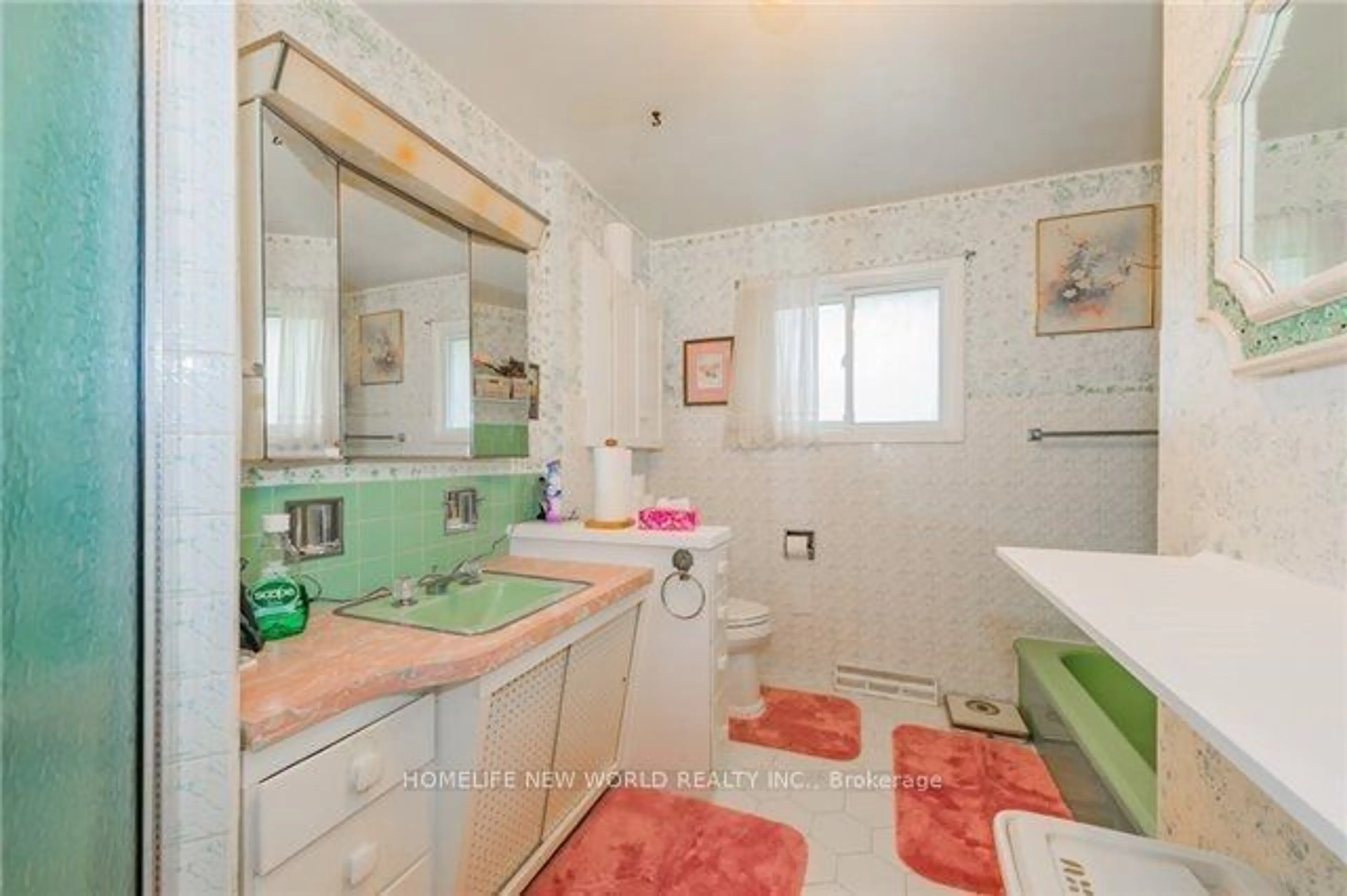 Bathroom for 11265 Kennedy Rd, Brampton Ontario L6Z 0A3