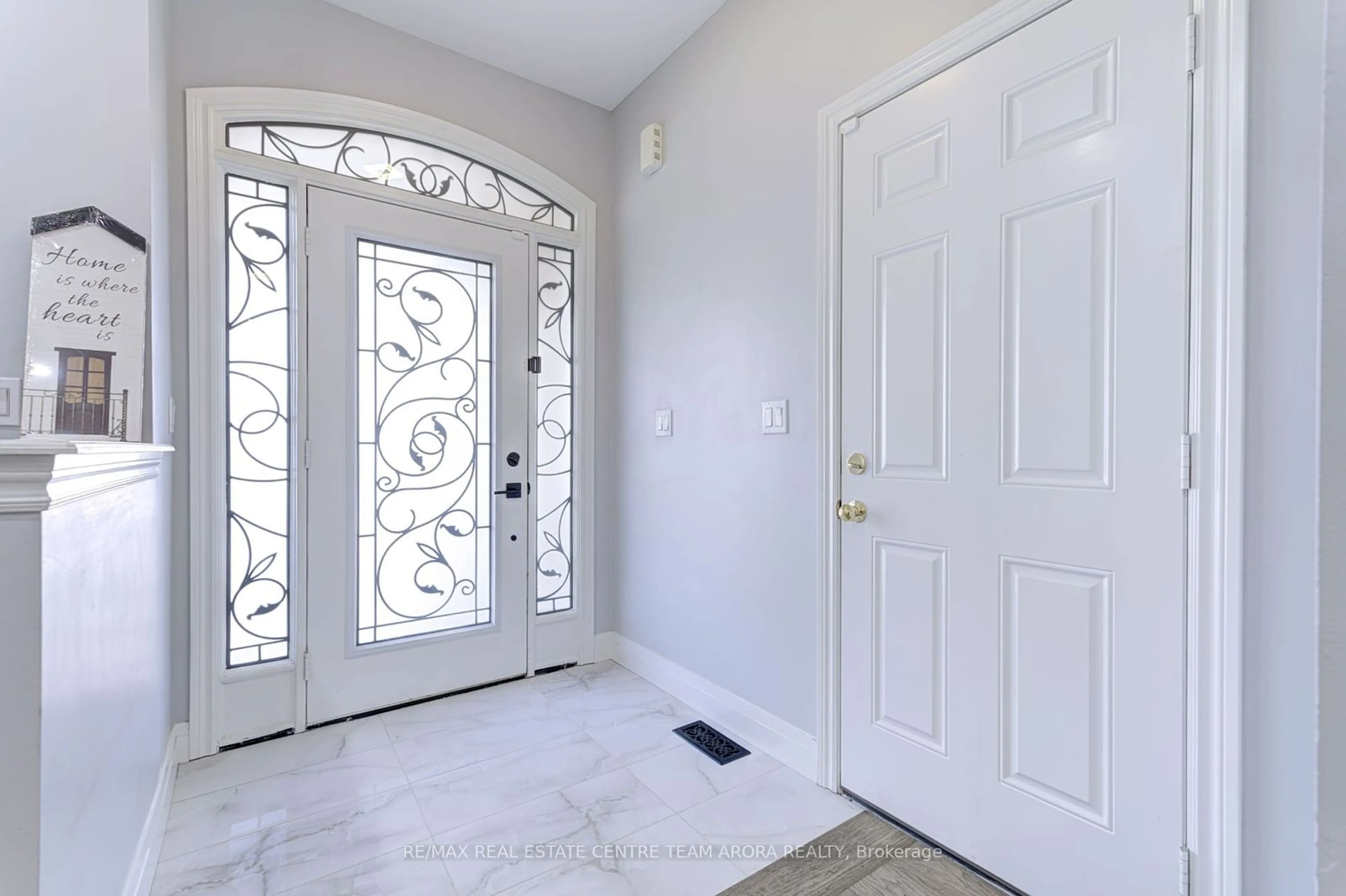 Indoor entryway for 153 Mclaughlin Ave, Milton Ontario L9T 7P5