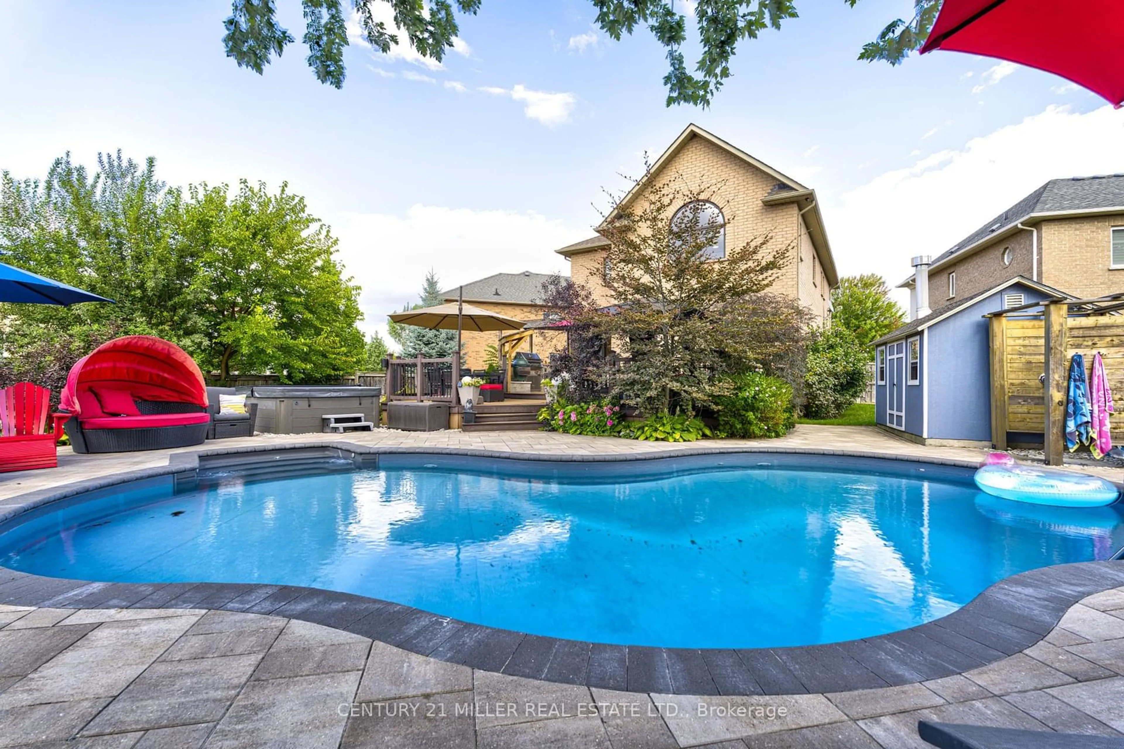 Indoor or outdoor pool for 3410 Robin Hill Circ, Oakville Ontario L6L 6X2