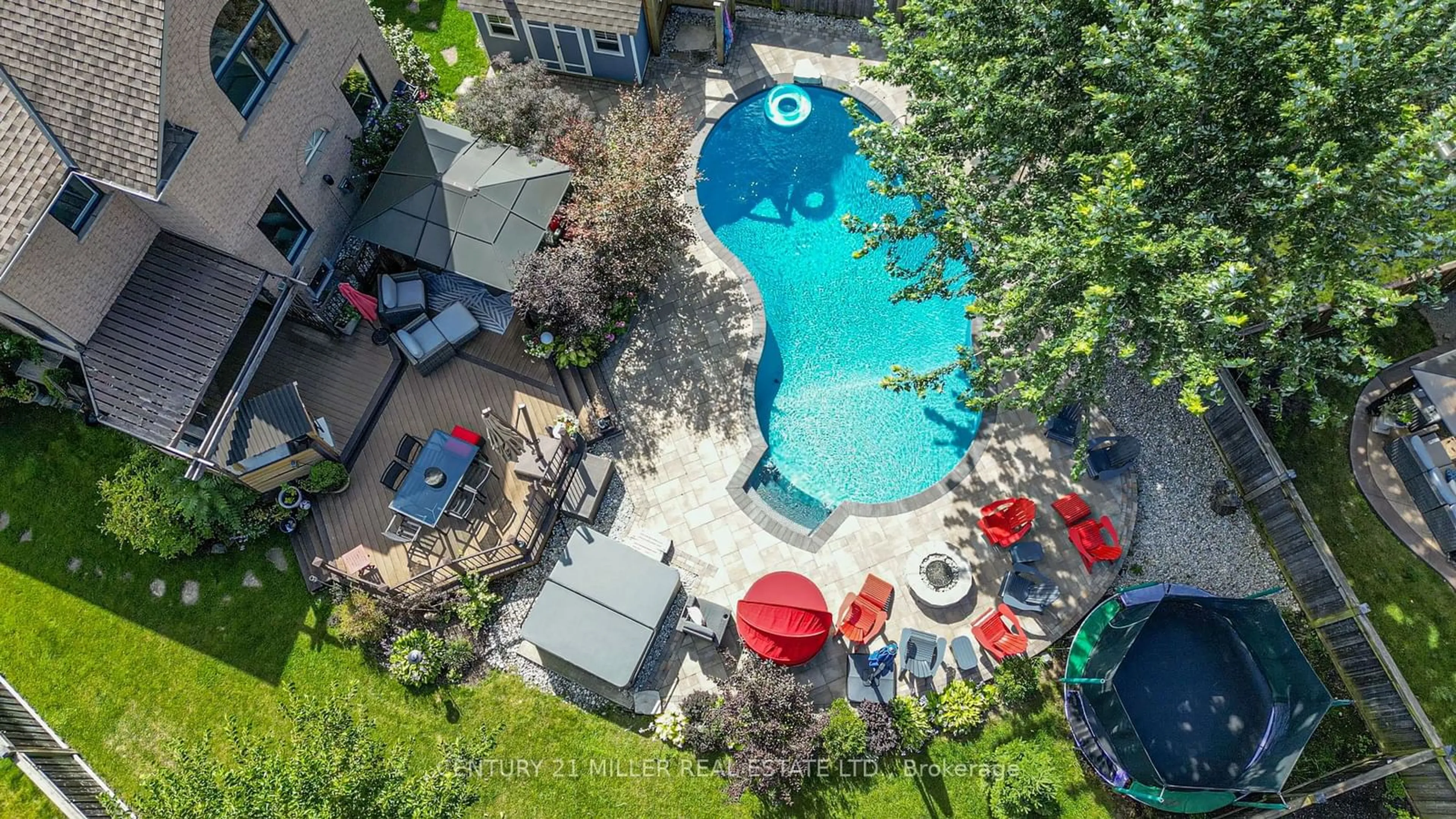 Indoor or outdoor pool for 3410 Robin Hill Circ, Oakville Ontario L6L 6X2